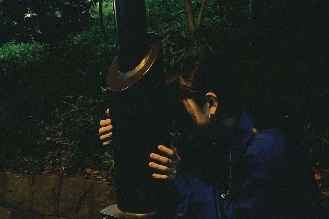 のインスタグラム：「棒が友達  #上野 #上野公園  #film #ブルー」