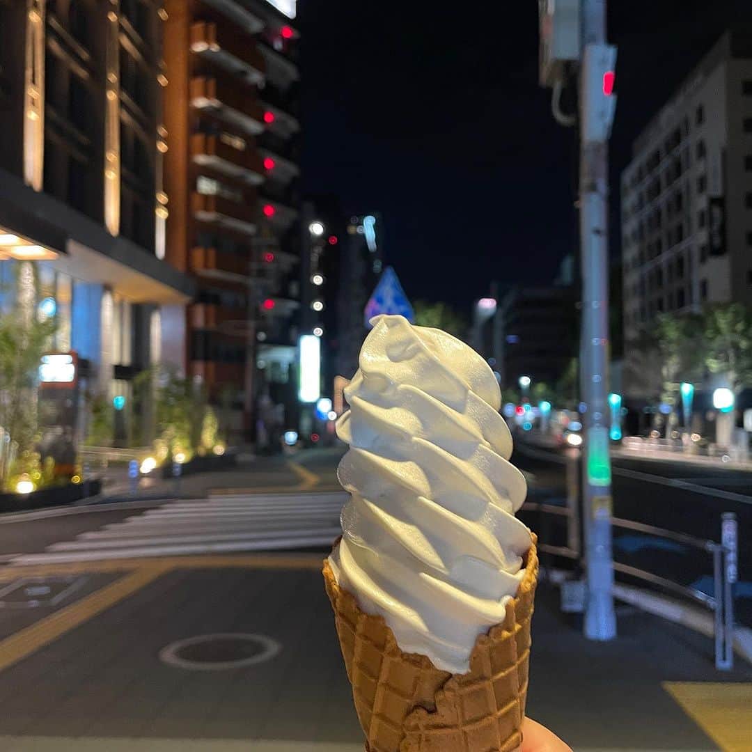 のインスタグラム：「昨日私は映えるソフトクリームを食べまして。 おしゃれなことをやってみました。 ボートレース福岡 頑張っていきましょう！ 残り2日！ #永島知洋 #ボートレース #ボートレース福岡 #ソフトクリーム」