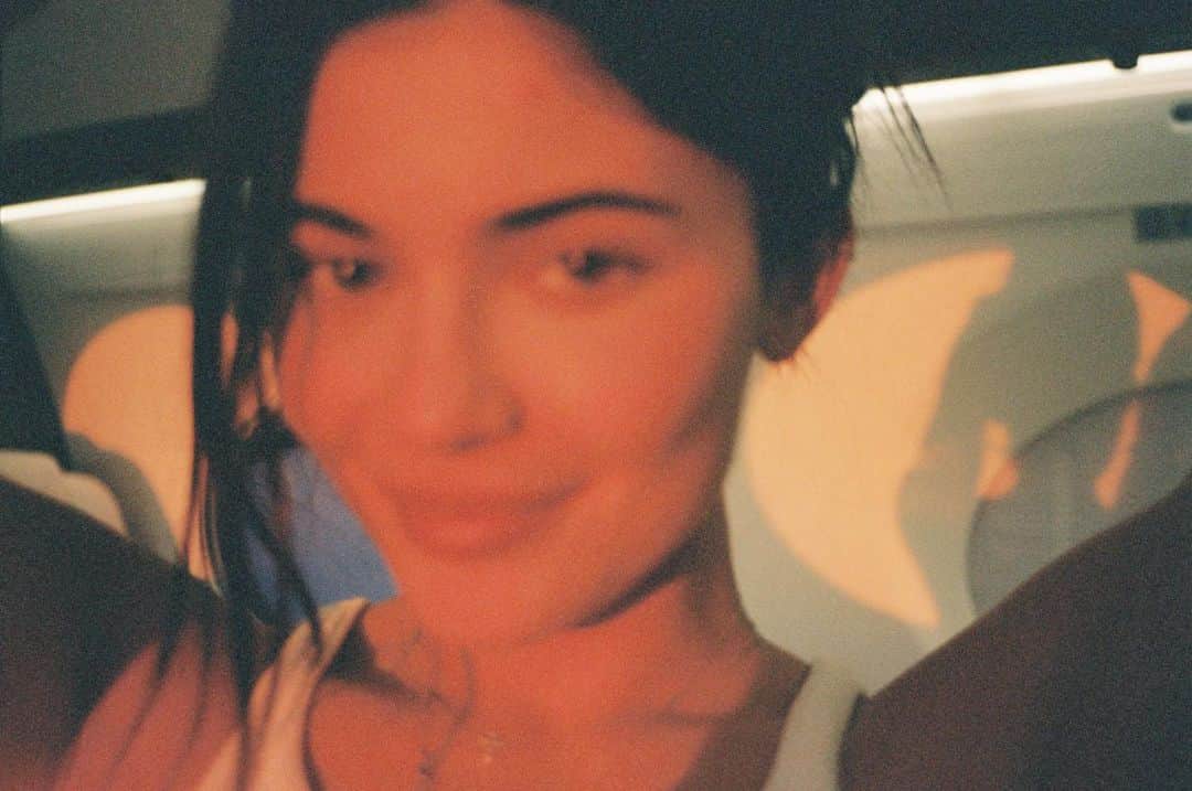 カイリー・ジェンナーのインスタグラム：「😊」