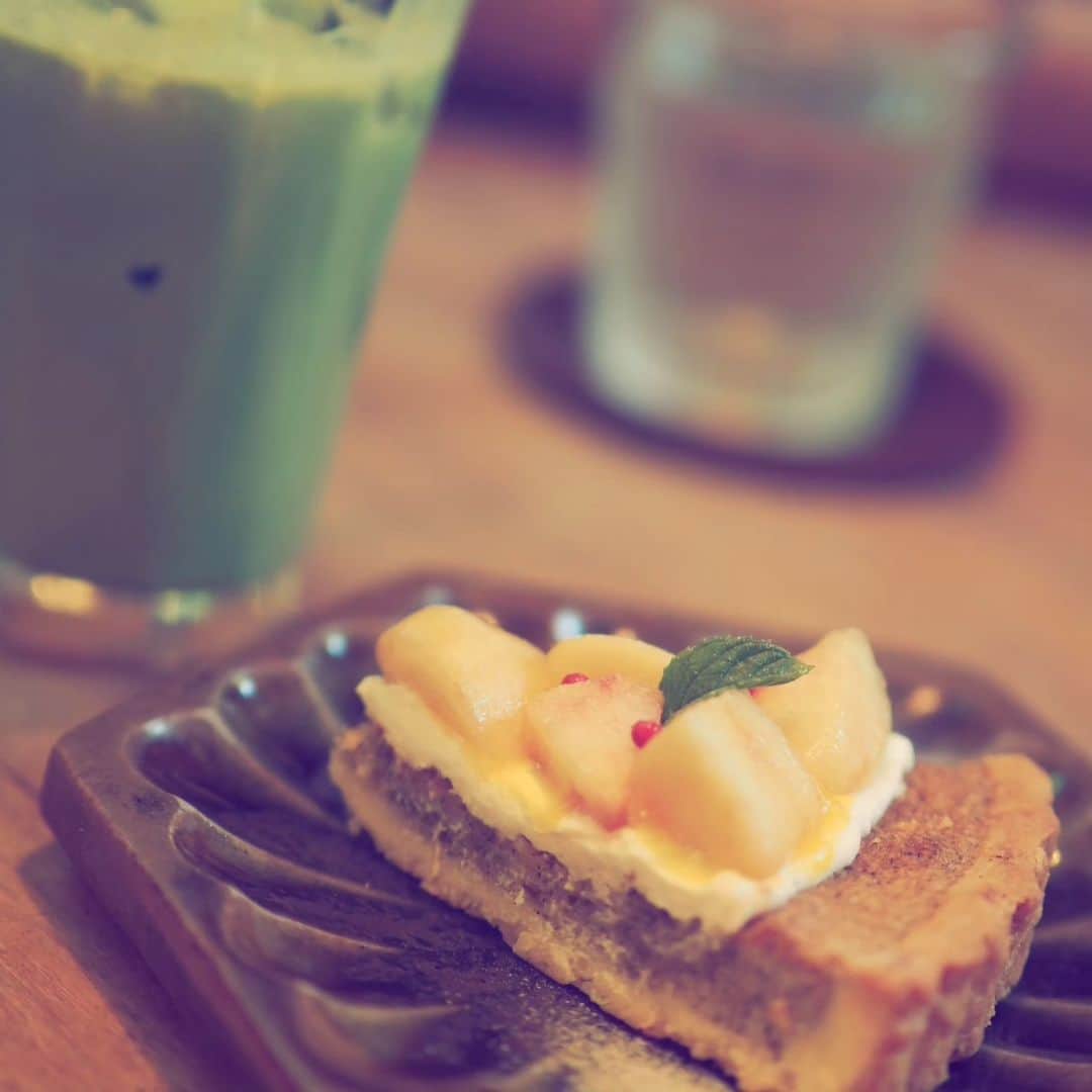 岡本真夜のインスタグラム：「久しぶりに息子とカフェデート。 最近どうよ、笑  #カフェ #cafe #スイーツ」