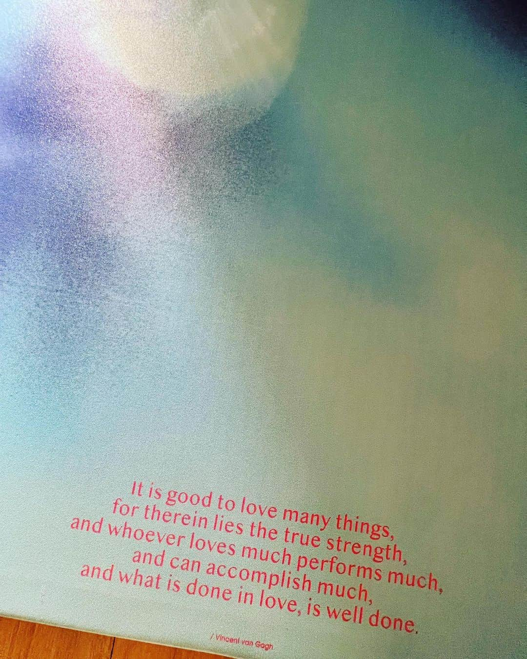 橘寿梨愛のインスタグラム：「Life is art🎨 You should freely design your own life. . Everyone who lives their own way is an artist. The act of burning one's life is itself an activity of expression, and one should freely design one's own life. Free yourself from peer pressure, social pressure, meaningless common sense and unfounded assumptions. Not tomorrow, not next year, but right now. . . #lifeisart #art #artist  #🎨」