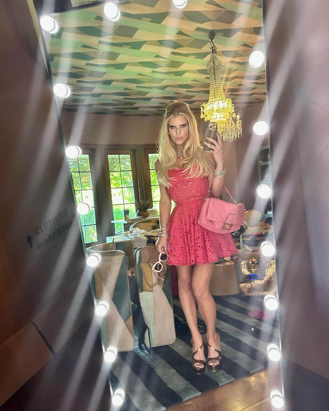 ジェシカ・シンプソンさんのインスタグラム写真 - (ジェシカ・シンプソンInstagram)「Bring your Barbie to work day 💗」8月26日 12時29分 - jessicasimpson