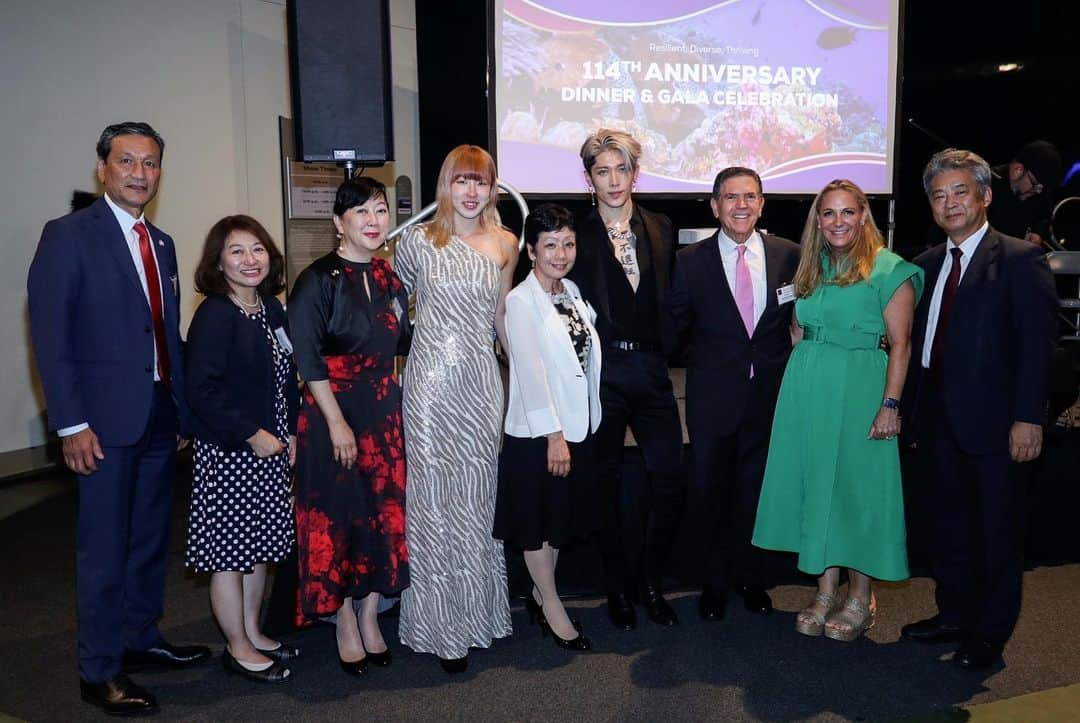 遠藤純さんのインスタグラム写真 - (遠藤純Instagram)「:  I received the Rising Star Award from the Japan-America Society of Southern California. I became the first winner in a long history of 114 years. I'm very honored. Winning this award plays a big role for me. Japanese people continue to shine in the USA, and to be a person who gives dreams to girls. I feel that's my role. I've been away from my family since I was 12 years old. I miss my family every day. I want to spend time with my family. But I still have a dream that I want to achieve. That's why I'm here away from my family. That's why I feel that this award is leading me to further challenges. I will be supported by many people and become a target.  Thank you Japan-America Society of Southern California  南カリフォルニア日米協会よりライジングスター賞を受賞しました。 114年の長い歴史の中で初の受賞者となりました。とても光栄に思います。この受賞は私にとって大きな意味を持ちます。日本人がアメリカで輝き続けること、女の子たちに夢を与える存在であり続けること。それが私の役割だと感じています。私は12歳の時から家族と離れています。毎日家族が恋しいです。家族と一緒に時間を過ごしたいです。しかし、私にはまだ叶えたい夢があります。だから私は家族から離れてここにいます。だからこそ、今回の受賞が私にとってさらなる挑戦につながっていると感じています。たくさんの人に支えられ、目標となる存在になります。南カリフォルニア日米協会の皆様、ありがとうございました。」8月26日 12時42分 - jun_soccer524