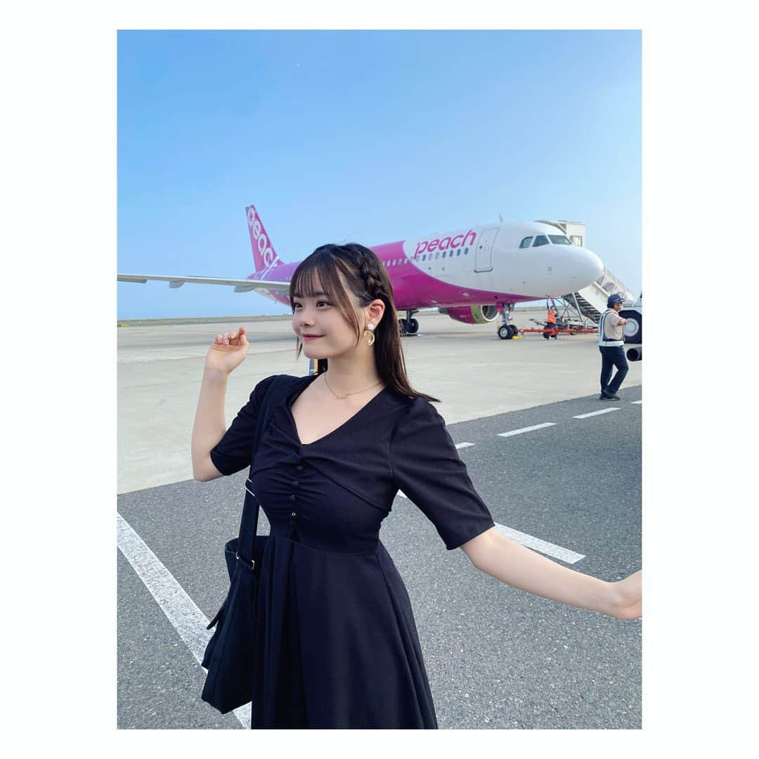 ANRIさんのインスタグラム写真 - (ANRIInstagram)「・⁣ ・⁣ ・⁣ ⁣ ⁣ 早起き飛行機✈️⁣ ⁣ ⁣ ⁣  #me #i #swag #like  #ootd #tbt #instagood  #REDYAZEL  #コーデ #followme #good_portraits_world  #photo #follow #私服 #willselection #ミディアムヘア #ポトレ女子  #ミディアムアレンジ # #ワンピース⁣ #f4f #l4l #キリトリセカイ #簡単ヘアアレンジ  #ヘアアレンジ  #selfies #台湾 #旅行コーデ #夏コーデ」8月26日 12時47分 - anri_n0822