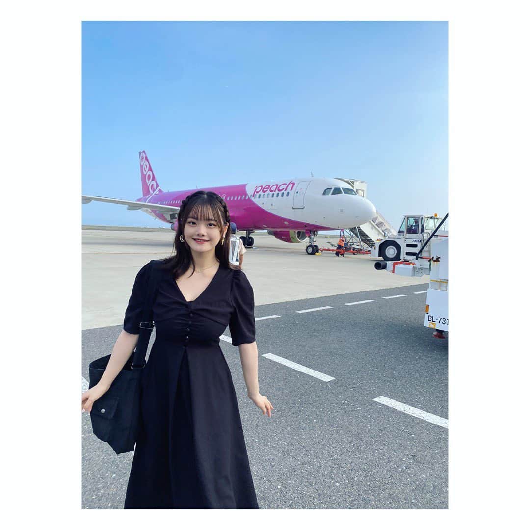 のインスタグラム：「・⁣ ・⁣ ・⁣ ⁣ ⁣ 早起き飛行機✈️⁣ ⁣ ⁣ ⁣  #me #i #swag #like  #ootd #tbt #instagood  #REDYAZEL  #コーデ #followme #good_portraits_world  #photo #follow #私服 #willselection #ミディアムヘア #ポトレ女子  #ミディアムアレンジ # #ワンピース⁣ #f4f #l4l #キリトリセカイ #簡単ヘアアレンジ  #ヘアアレンジ  #selfies #台湾 #旅行コーデ #夏コーデ」