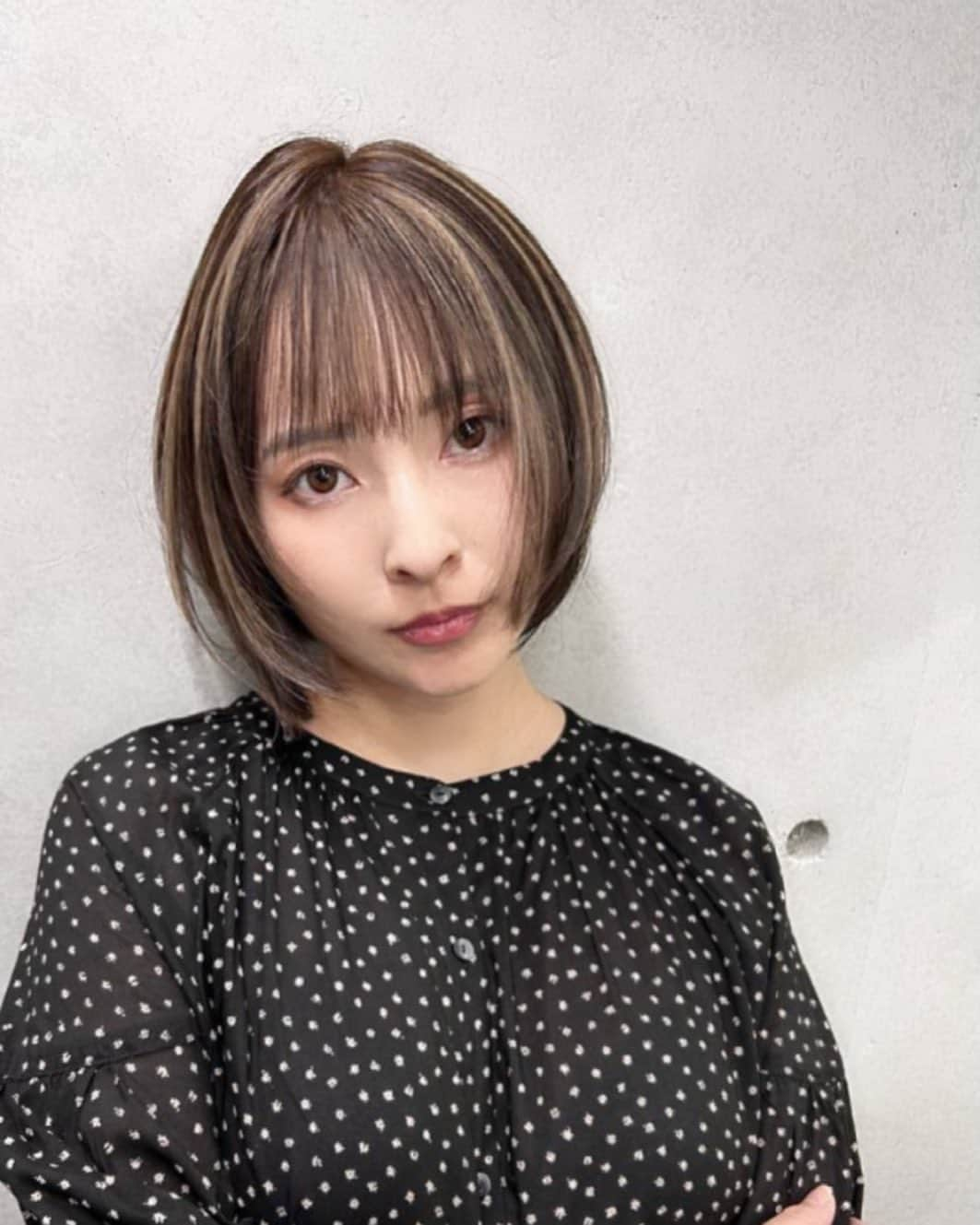 荒木未歩さんのインスタグラム写真 - (荒木未歩Instagram)「hair color💇🏼‍♀️  出産に向けて久々にハイライト入れました☺️  最後急遽軽く撮影することになって 久々にサロンモデルやりました😂  綺麗にハイライト入れてもらって 毎日鏡見るのが楽しい✨  #ハイライトボブ #ハイライトヘア #ハイライトカラー #サロンモデル #撮影 #撮影データ #出産前 #産前準備 #美容院 #haircolor #ヘアカラー #ボブヘア #ボブアレンジ #臨月妊婦 #妊娠中 #妊娠記録」8月26日 13時04分 - mihoaraki__official