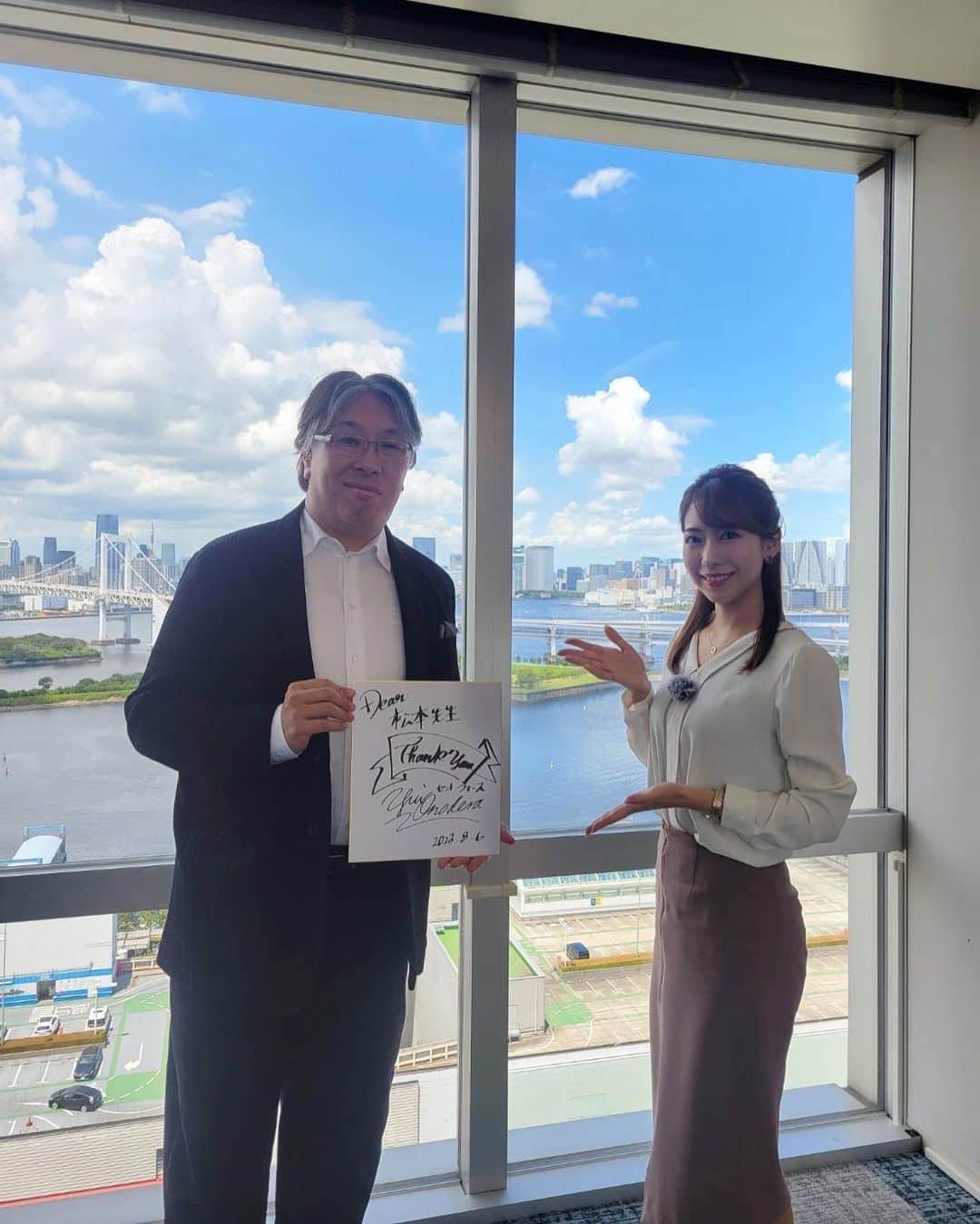 のインスタグラム：「・ ⁡ 連日大賑わいのお台場冒険王も いよいよ明日まで✨ ⁡ ⁡ バーチャル冒険王の中の みんなでSHOW UPステージにて 16時頃から『Future talk』というコーナーに 出演します☺︎ ⁡ 第一線で活躍する人物のこれまでの歩みから、 未来に力を与えるような、学びを発信していく トークセッション。 今回のゲストは日本糖尿病学会専門医の 松本和隆先生です。 ⁡ ⁡ 今は20代の若い方でも食生活などの影響もあり 糖尿病の方が増加しているそう。 驚きの事実や、どんな年齢層の方にも刺さるような ためになるお話ばかりでした！ ⁡  ⁡ ぜひ覗きに来てください〜☺️♪ YouTubeでも配信されます。 ⁡ ⁡ ⁡ ⁡ #お台場冒険王 #フジテレビ #この日も局内からの眺めが最高でした #🌉🌈 #頼んでいただいてもサインがないのでいつもただの筆記体...🥹」