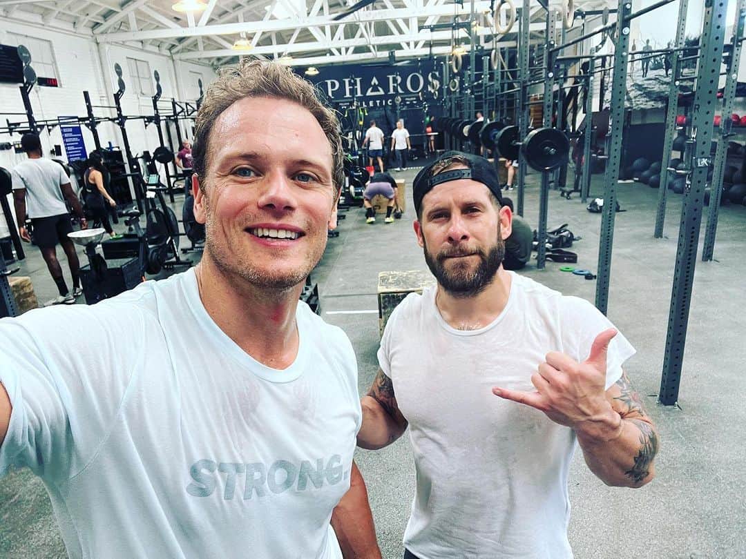 サム・ヒューアンのインスタグラム：「Sweat is real in @pharosechopark ! 💪 @mypeakchallenge」
