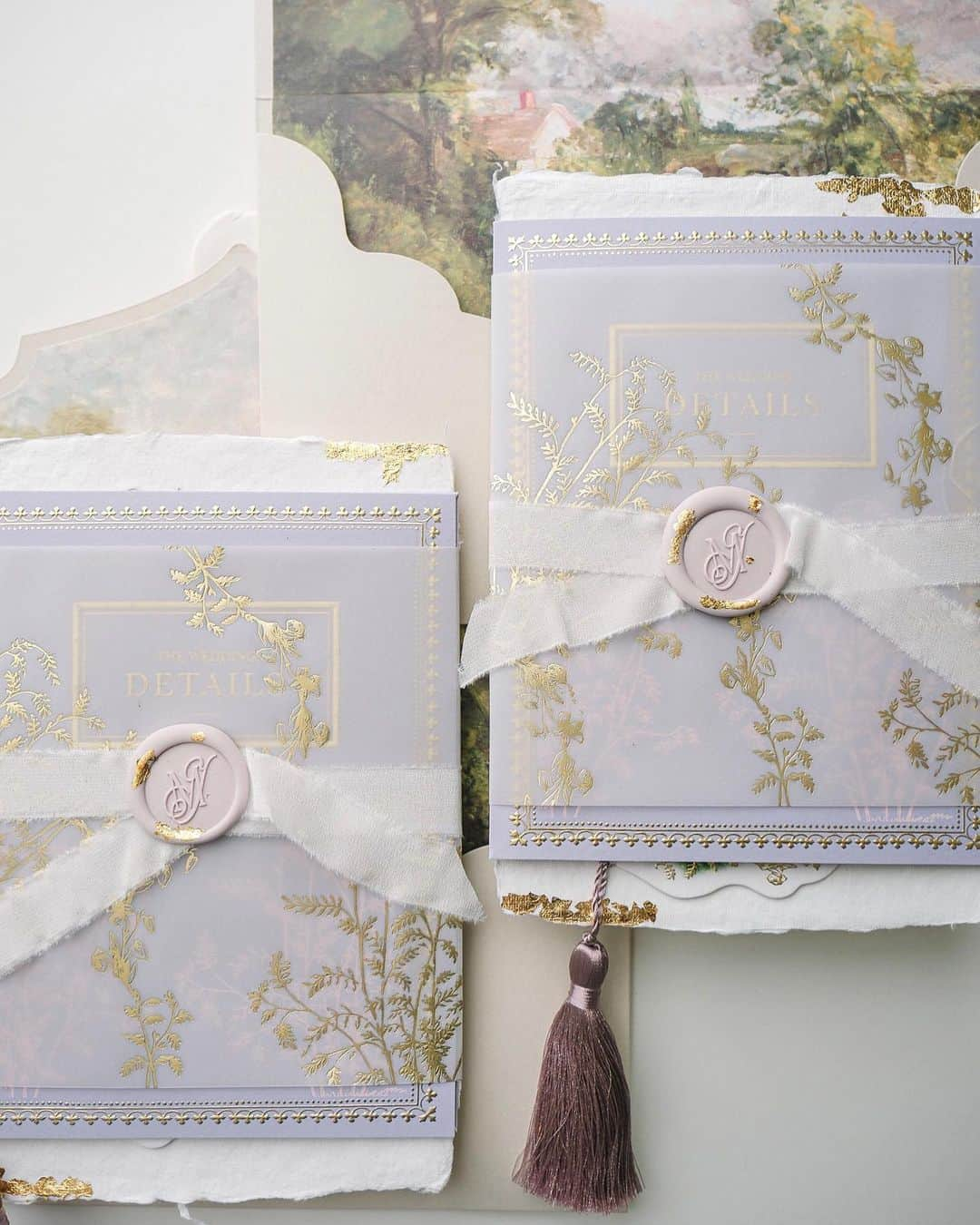 Veronica Halimのインスタグラム：「So thrilled to share this favorite custom suite from our recent work for a wedding in the Cotswolds, inspired by the beautiful English countryside and fairy-tale books. —  #cotswolds #destinationwedding #englishgarden #englishcountryside #truffypi #weddinginvitation #bespokestationery  #weddinginspiration #カリグラフィー　#ウェディング　#ウェディングアイテム #weddinginspiration #weddingdesigner #papers #goldfoil #weddingtrend #veronicahalim #weddingpapers #ldvh #handmadepaper」