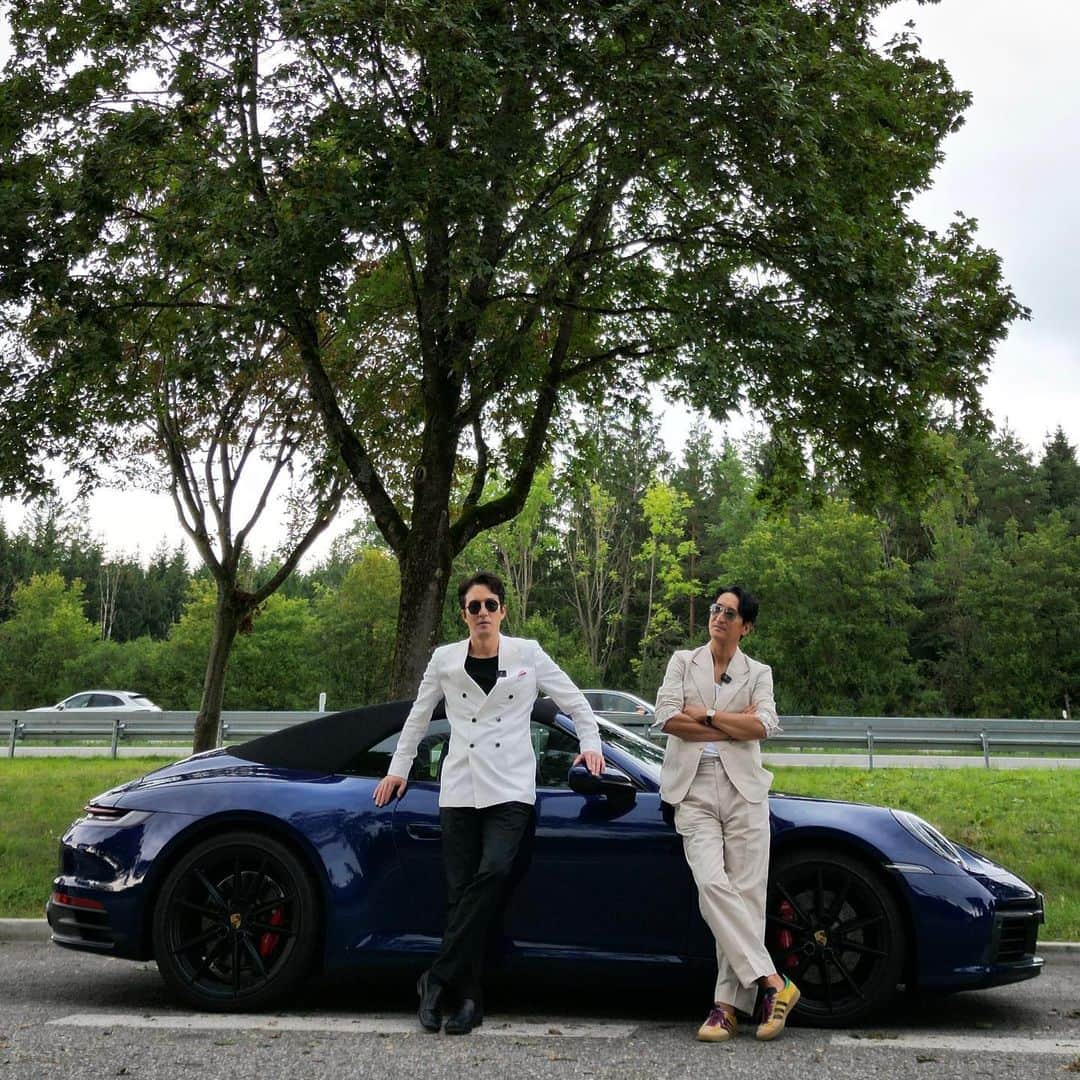 のインスタグラム：「어느 이름도 모르는 무명배우와 함께🚙  Porsche 75th @pptmotortour」