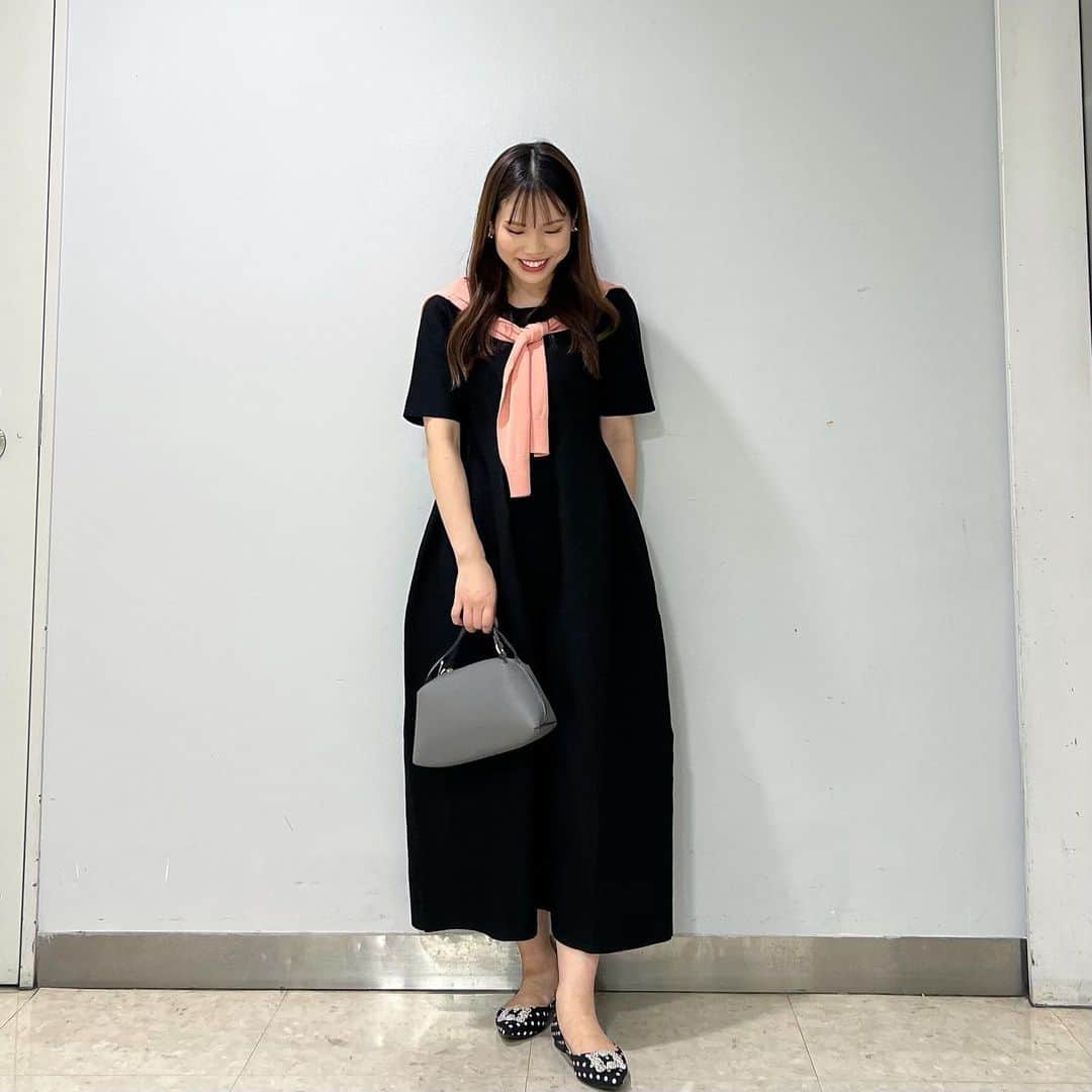 神戸レタス三宮店のインスタグラム：「・  .  シンプルなのに存在感溢れるニットワンピース👗 ストレッチがきいていてフィットしすぎない シルエットは着心地抜群です🥹🫶🏻  ↓タグ付けできなかった品番↓ 👗E3312 👚C6565  ・ ・  ▶︎▶︎▶︎STAFF たにぴ　155cm(梅田店) ・ ・  #kobelettuce#神戸レタス#プチプラコーデ#プチプラ#大人女子#おしゃれ女子 #coordinate#ootd#ootdfashion#コーデ#コーディネート#fashion#今日のコーデ#おしゃれさんと繋がりたい #夏服 #夏服コーデ #osaka#大阪#HEP_SHOPS#20代ファッション#キレいめコーデ#ニットワンピース#ブラックコーデ#レタジョ#hep#aeonmall_toyokawa_topic」