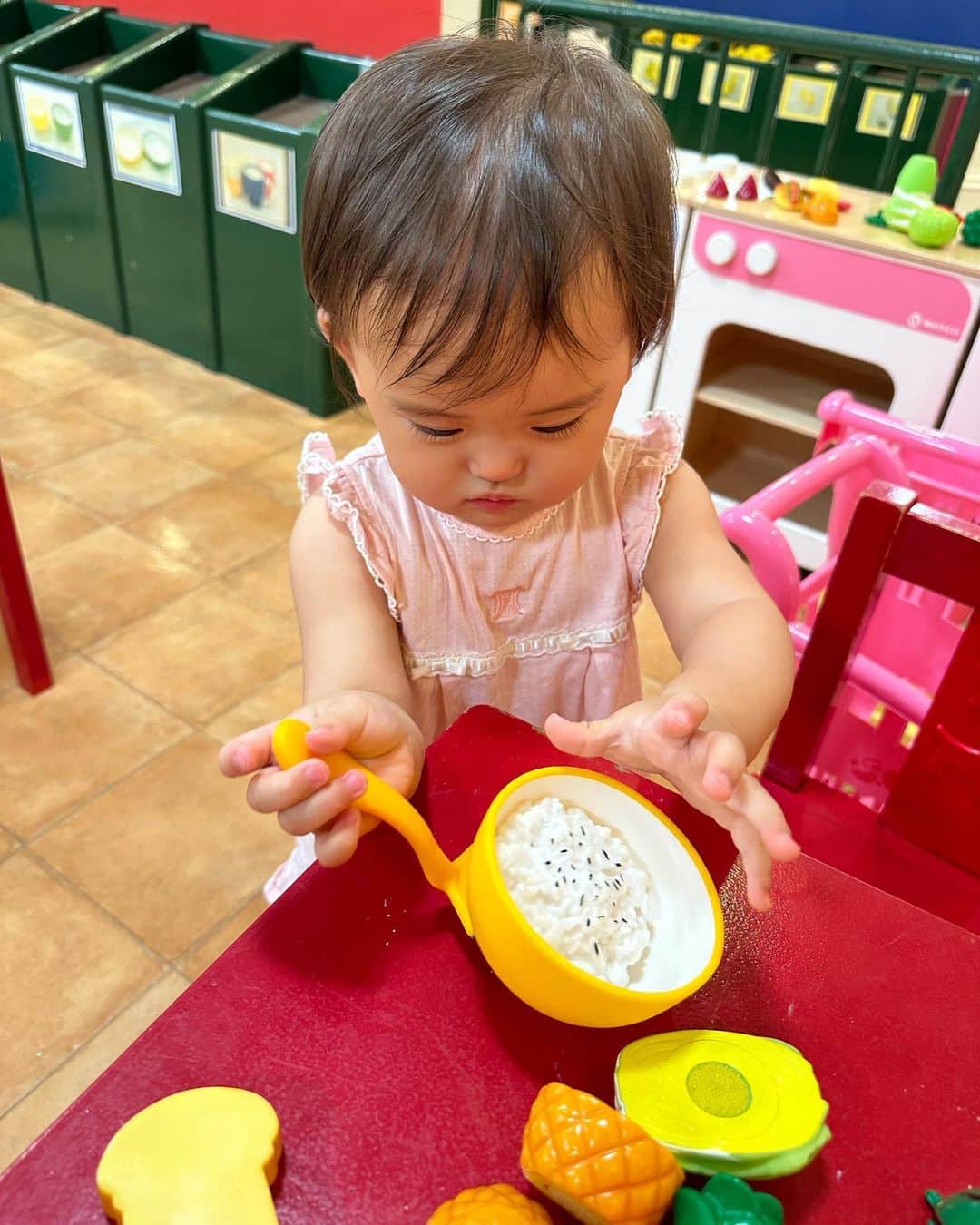 桜井裕美のインスタグラム：「夏休みも後2日🎶 今日はぷらっと、"あそぼーの"に😃 久しぶりに来たら色々とマイナーチェンジしてました✨本日娘さん初のおままごと🍚  #夏休み #あそぼーの #後楽園」