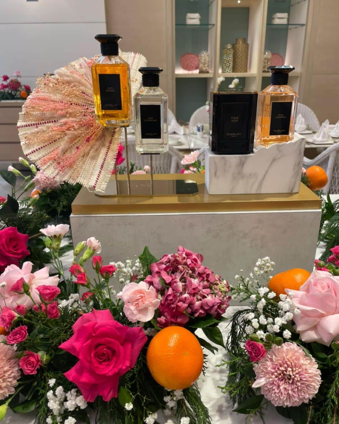 坂本奈津美さんのインスタグラム写真 - (坂本奈津美Instagram)「@guerlain とコラボレーションしたアフタヌーンティー🐝🤍 @peacockloungejkt @fairmontjakarta   ROSE CHERIEの香水はローズとアーモンドのうっとりするような香りでお気に入り🌹  ゲランの世界観を体感できたイベントでした🙌  #guerlain #guerlainparfumeur #peacocklounge #rosecherie #fairmont #fairmontjakarta #afternoontea #afternoonteajakarta #jakarta #indonesia #アフタヌーンティー #ゲラン #ジャカルタ #インドネシア #🫖 #🐝」8月26日 13時34分 - sakamoto_natsumi