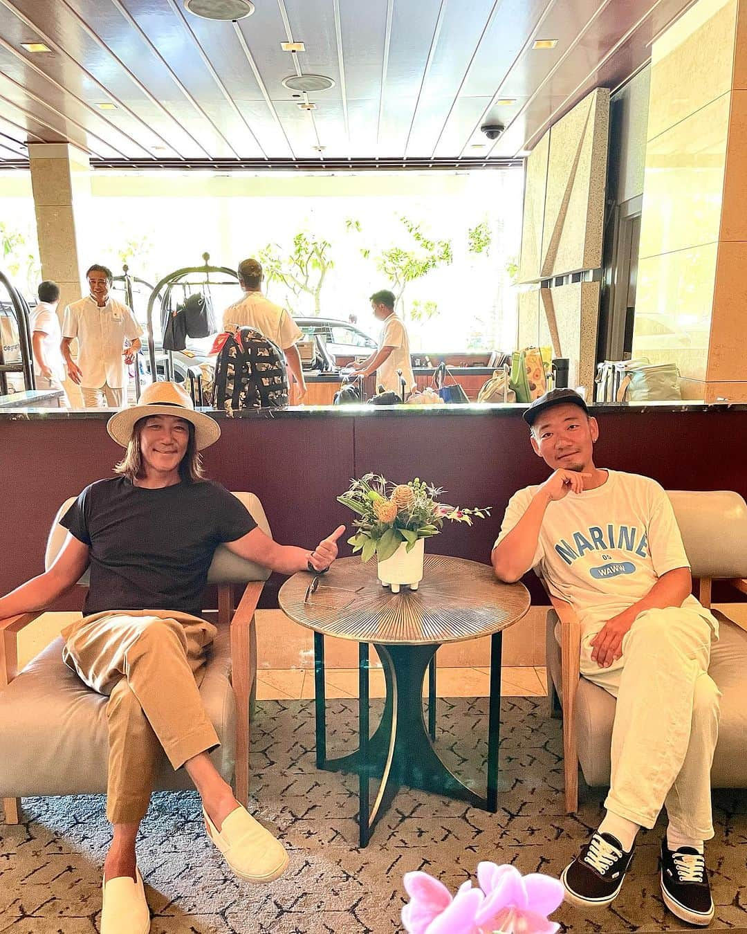 小堺大輔さんのインスタグラム写真 - (小堺大輔Instagram)「. ハワイは何年ぶりだったんだろう。  夏のハワイ。 毎日押し寄せるサウススウェルをたっぷり楽しめた10日間でした。  娘との海外も4年ぶり。  定宿のイリカイに泊まり、朝目覚めテラスで波チェック。 毎日娘と遊び 仲間とサーフィンして 久しぶりの夏のハワイを満喫出来ました。  北紺さんの還暦祝いの為に行ったお陰で、沢山の良い時間を頂きました。 @morihiko.kitakon   良き夏の思い出、 ありがとうございました。 そしておめでとうございました！」8月26日 13時51分 - daisuke_kosakai