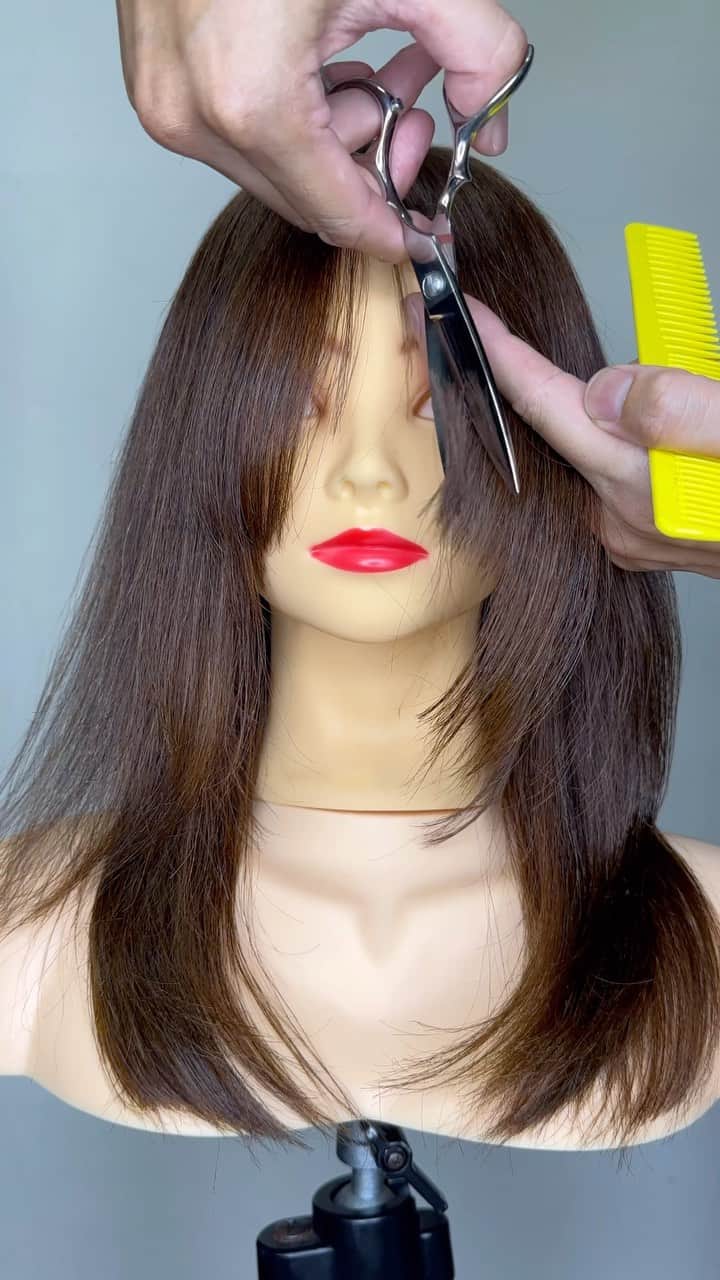 鶴谷和俊のインスタグラム：「顔まわりレイヤーカット、前髪カット💇‍♀️  #レイヤーカット #前髪カット #おくれ毛 #おくれ毛カット #ヘアアレンジ #ヘアアイロン #カールアイロン #ヘアカット #カット #髪型 #bob #hair  #hairstyle #hairstyles #hairstyleideas #hairstylest #hairstyleoftheday #hairstyle #hairstylevideo #hairstyletutorial #hairstyles_ideas.」