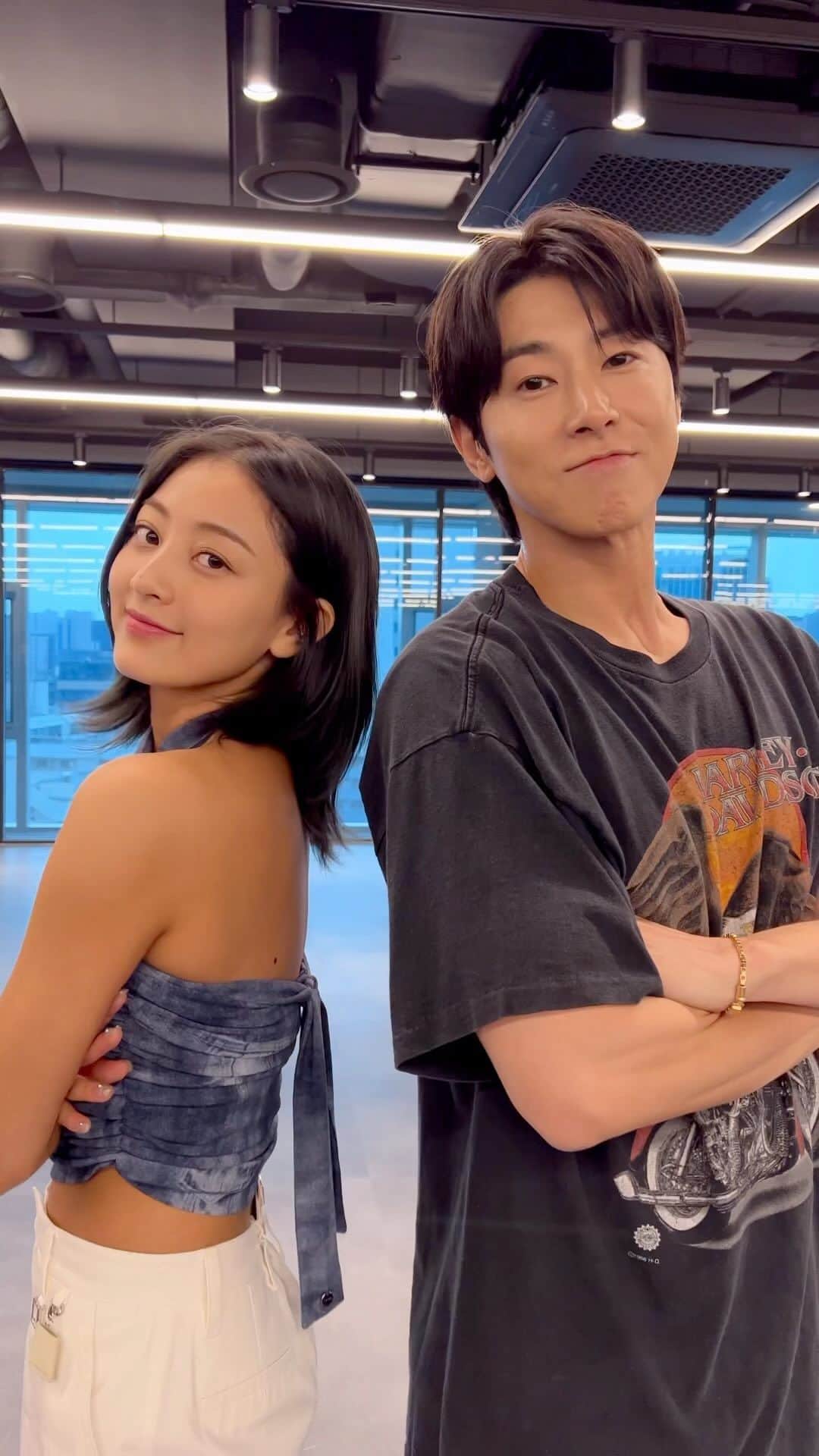 TWICEのインスタグラム：「#KillinMeGood Challenge with #유노윤호 선배님  #TWICE #트와이스 #JIHYO #지효 #ZONE」