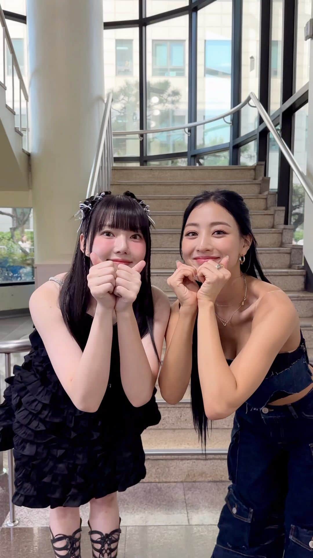 TWICEのインスタグラム：「#KillinMeGood Challenge with #예린 선배님  #TWICE #트와이스 #JIHYO #지효 #ZONE」