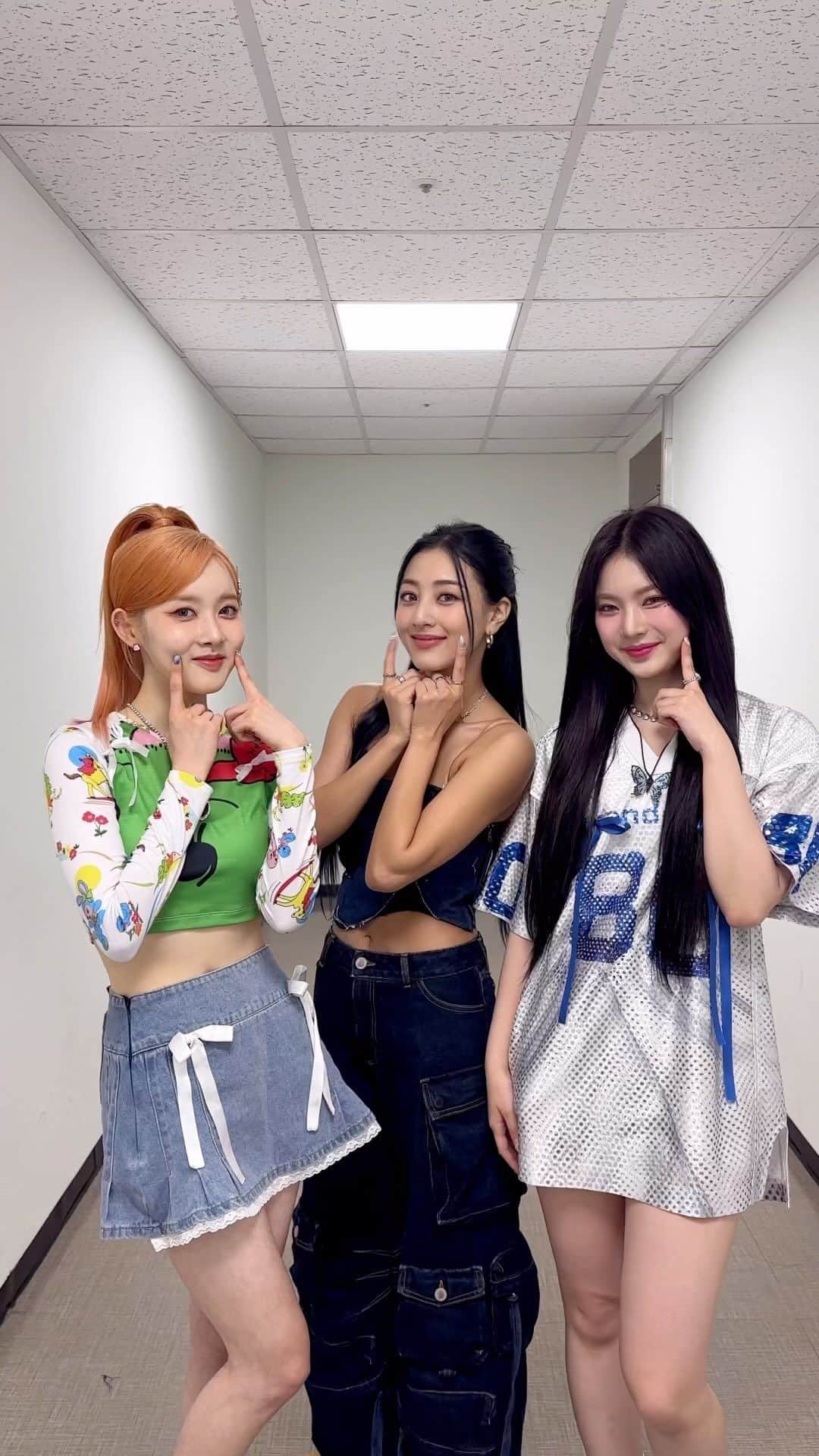TWICEのインスタグラム：「#KillinMeGood Challenge with #STAYC #스테이씨 #Sieun #시은 #ISA #아이사    #TWICE #트와이스 #JIHYO #지효 #ZONE」
