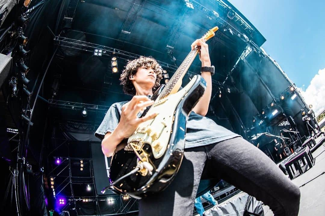 ハンブレッダーズさんのインスタグラム写真 - (ハンブレッダーズInstagram)「2023.08.06 ROCK IN JAPAN FES. 2023  #セトリ 1 銀河高速 2 THE SONG 3 カラオケ・サマーバケーション 4 フェイバリットソング 5 ワールドイズマイン 6 DAY DREAM BEAT  #ハンブレッダーズ #ハンブレ #RIJF2023 @rockinon_fes  photo @yusuke_mphoto」8月26日 14時33分 - humbreaders