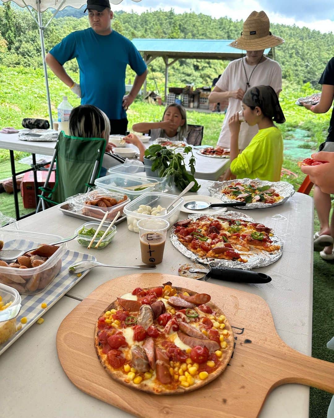栗原友さんのインスタグラム写真 - (栗原友Instagram)「群馬にて最後の夏休み。川遊びしたり、ピザ作りしたり。収穫したトマトでトマトソース作ったから最高しかないわ」8月26日 14時30分 - kuri__tomo