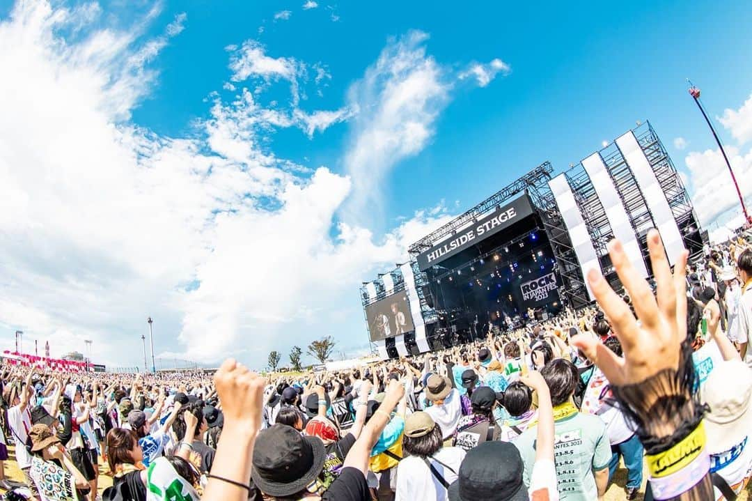 ハンブレッダーズさんのインスタグラム写真 - (ハンブレッダーズInstagram)「2023.08.06 ROCK IN JAPAN FES. 2023  #セトリ 1 銀河高速 2 THE SONG 3 カラオケ・サマーバケーション 4 フェイバリットソング 5 ワールドイズマイン 6 DAY DREAM BEAT  #ハンブレッダーズ #ハンブレ #RIJF2023 @rockinon_fes  photo @yusuke_mphoto」8月26日 14時32分 - humbreaders