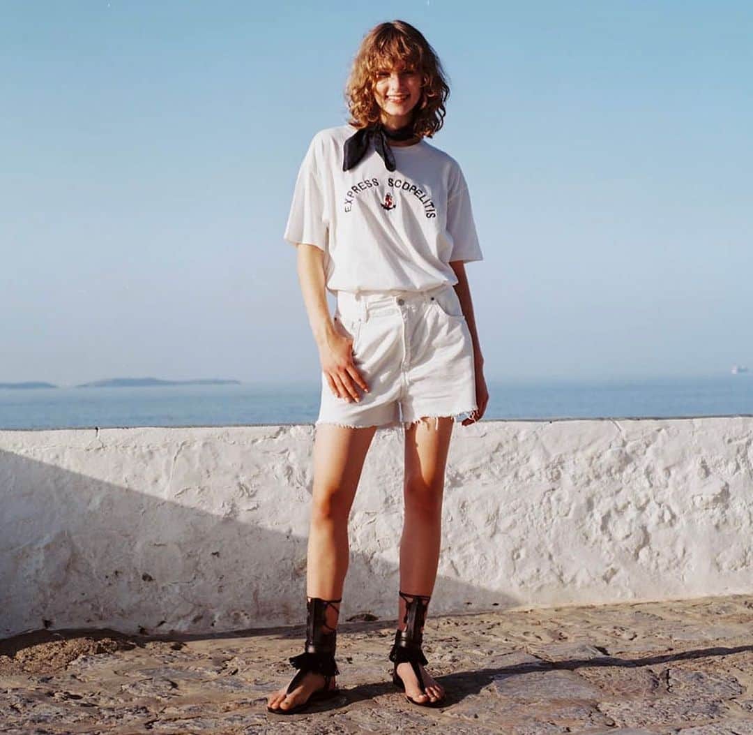 のインスタグラム：「Afternoon stroll on the island in our Marios Schwab sandal 🌴  #ancientgreeksandals #ags #handmadeingreece #fromhydrawithlove #sandals #greece」