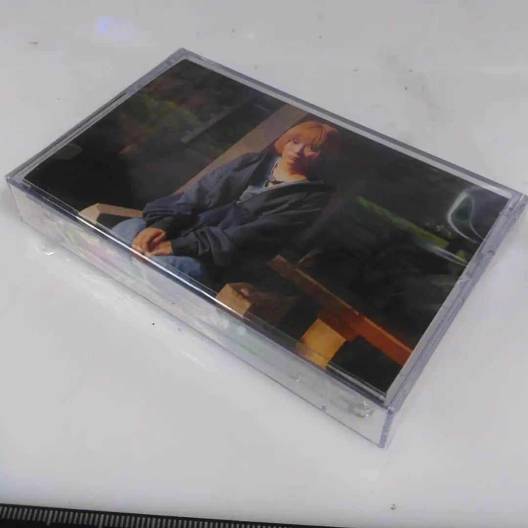 若狭たけしさんのインスタグラム写真 - (若狭たけしInstagram)「川本真琴さんのニューアルバム「ひかり」を、今回はカセットテープで買ってみました。全体的にアコースティックなアルバムなのでカセットテープの温かみのある音が合ってるかも。 #川本真琴 #ひかり #カセットテープ」8月26日 14時42分 - takeshi_wakasa