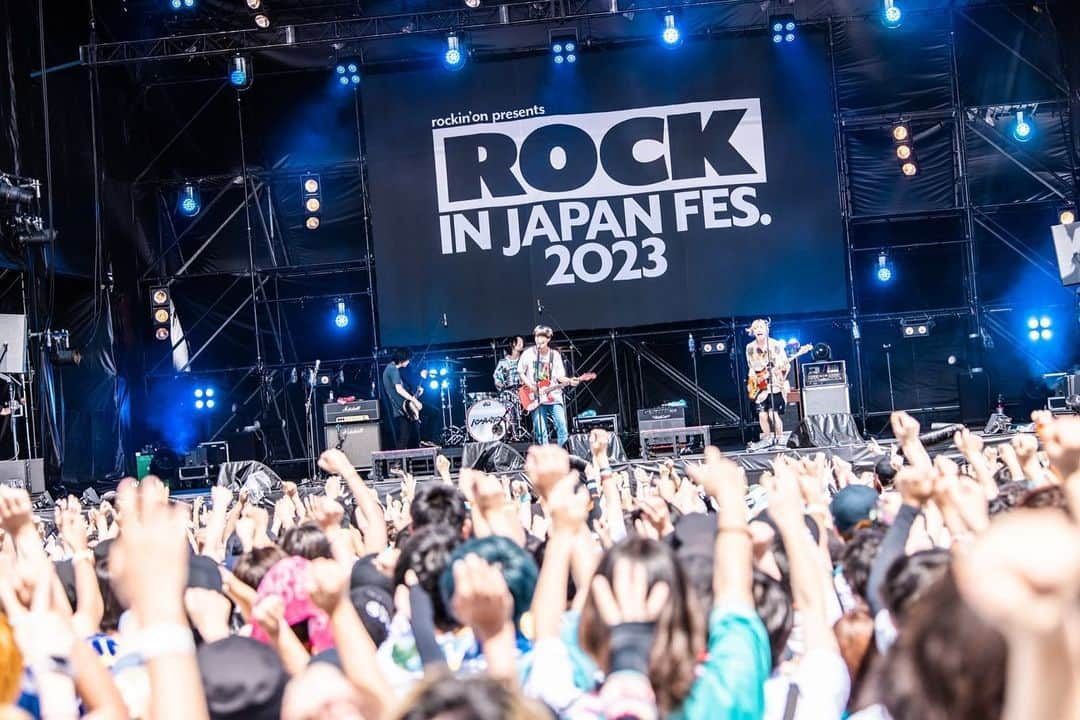 ハンブレッダーズさんのインスタグラム写真 - (ハンブレッダーズInstagram)「2023.08.06 ROCK IN JAPAN FES. 2023  #セトリ 1 銀河高速 2 THE SONG 3 カラオケ・サマーバケーション 4 フェイバリットソング 5 ワールドイズマイン 6 DAY DREAM BEAT  #ハンブレッダーズ #ハンブレ #RIJF2023 @rockinon_fes  photo @yusuke_mphoto」8月26日 14時34分 - humbreaders