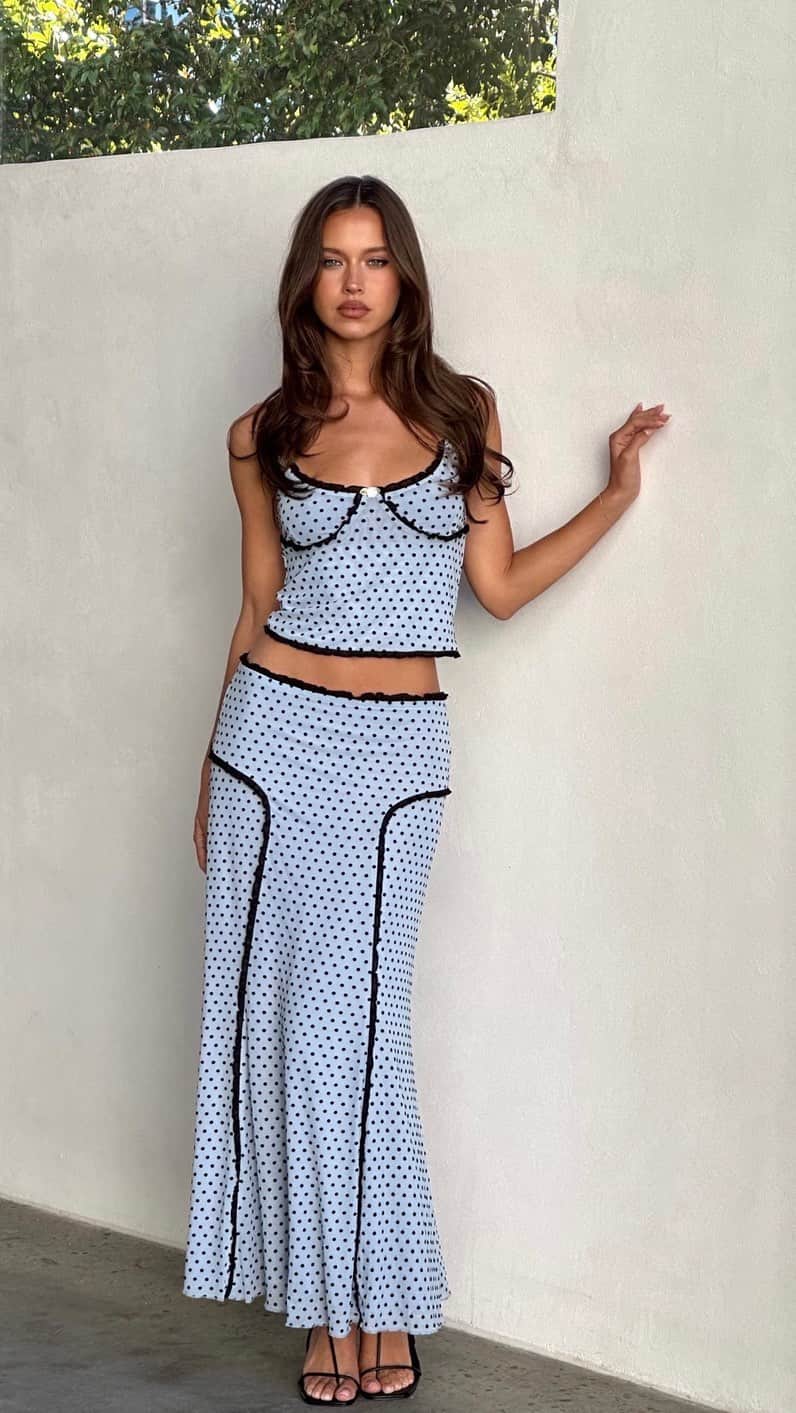 tiger Mistのインスタグラム：「Scalloped edges in the Kara Top + Skirt. ♡ Online now!」