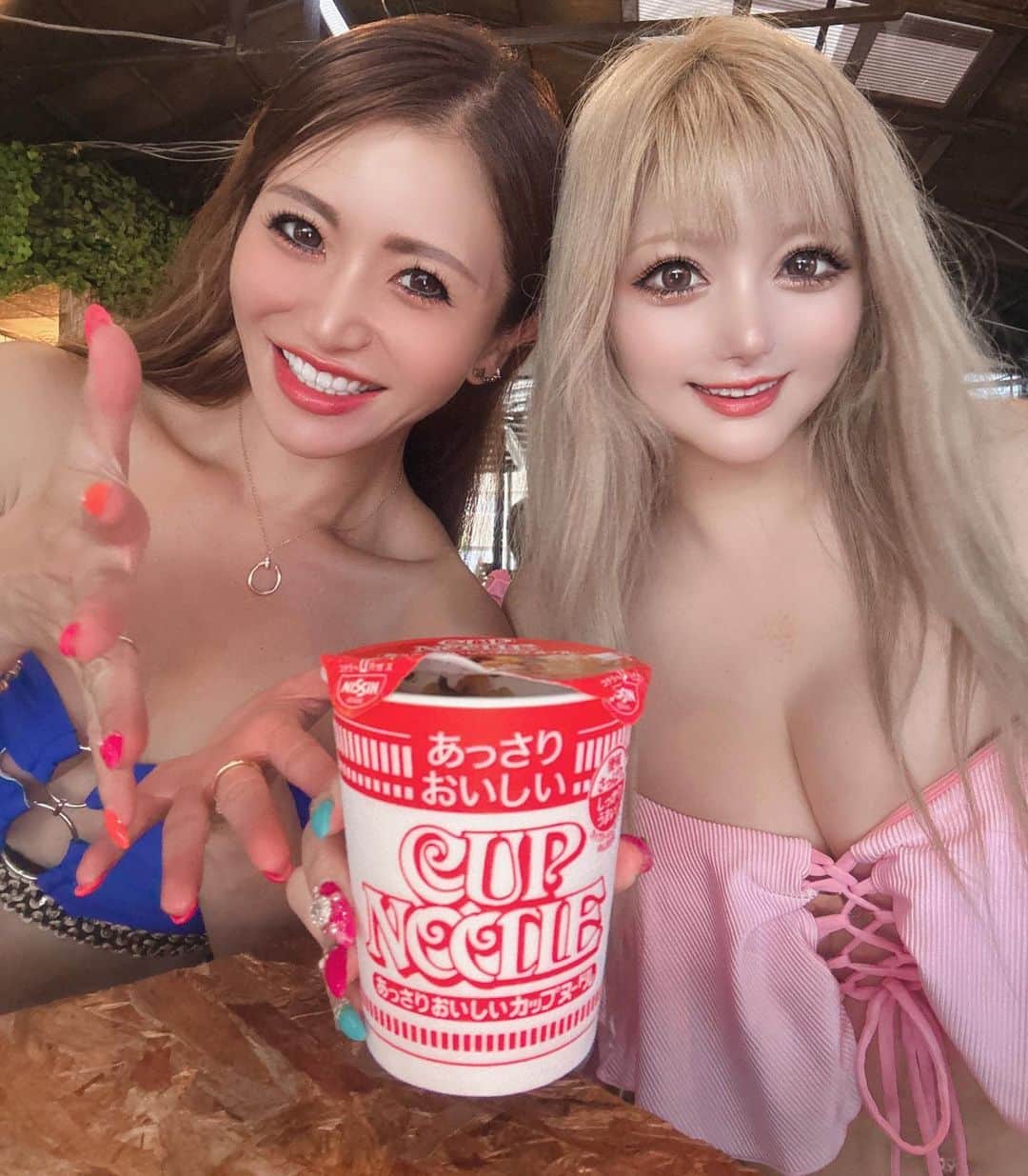 のインスタグラム：「最近のカップラーメンシリーズ？🍜 うまいんだなこれが😋💕  須磨の海の家＆スパワールド 🛟✨  今日は８月最後の海だー🥹夏おわるん早すぎる🥺💔」