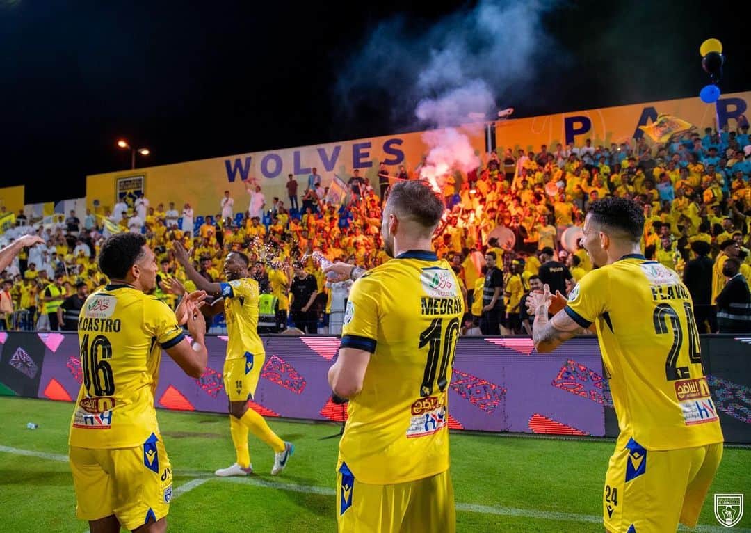 アルバロ・メドランのインスタグラム：「Big win last night 🙌🏻💛」