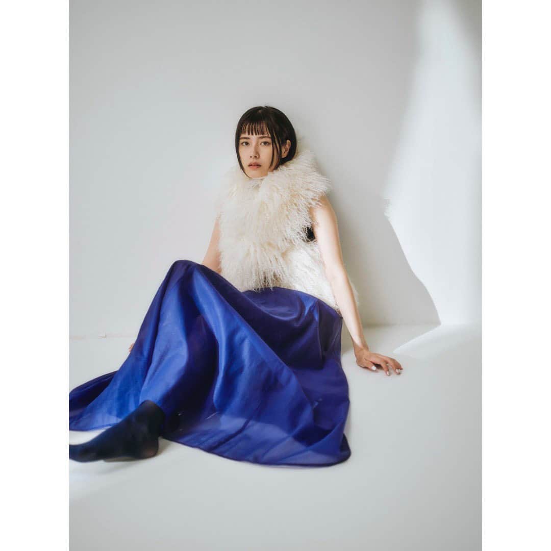 永田凜のインスタグラム：「Thank you🩵  photographer:@kanta_nakamura_ stylist:@miyu_yasumi hair&makeup:@misatoawaji  #作品撮り」