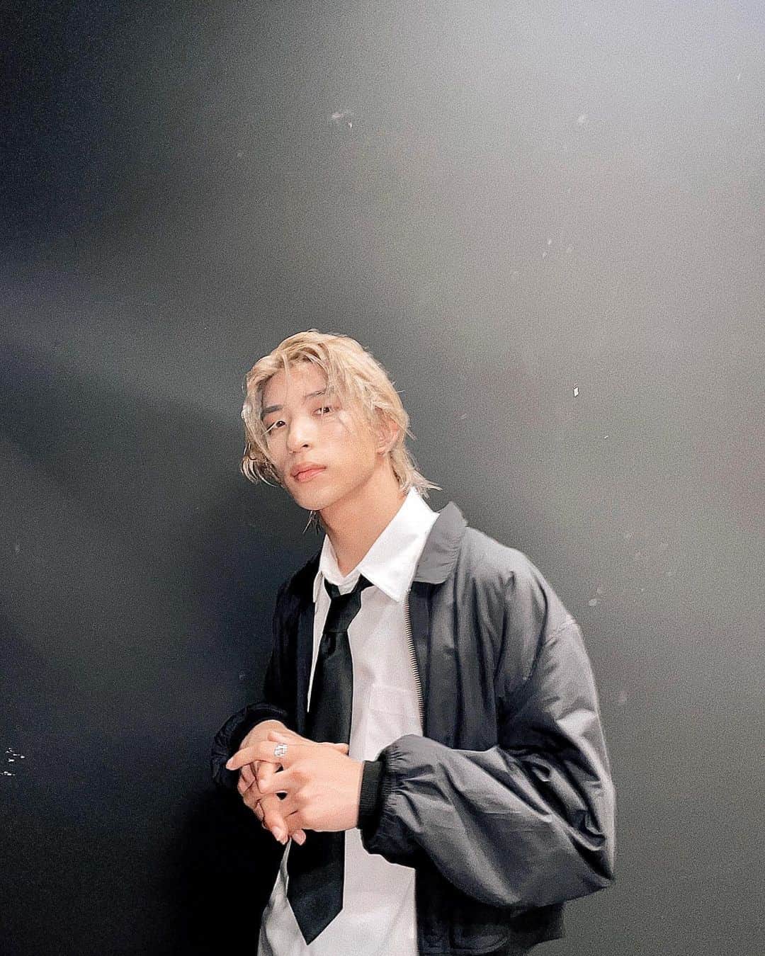 古幡亮（WATWING）のインスタグラム：「"Where to Forward" op style🐧👑  direction: @masao_mob   styling: @mishimataiki   hair&make:  @ohta_seiya @tomoechika   camera: @fu_takahashi_official   いつも本当にありがとうございます☺︎」
