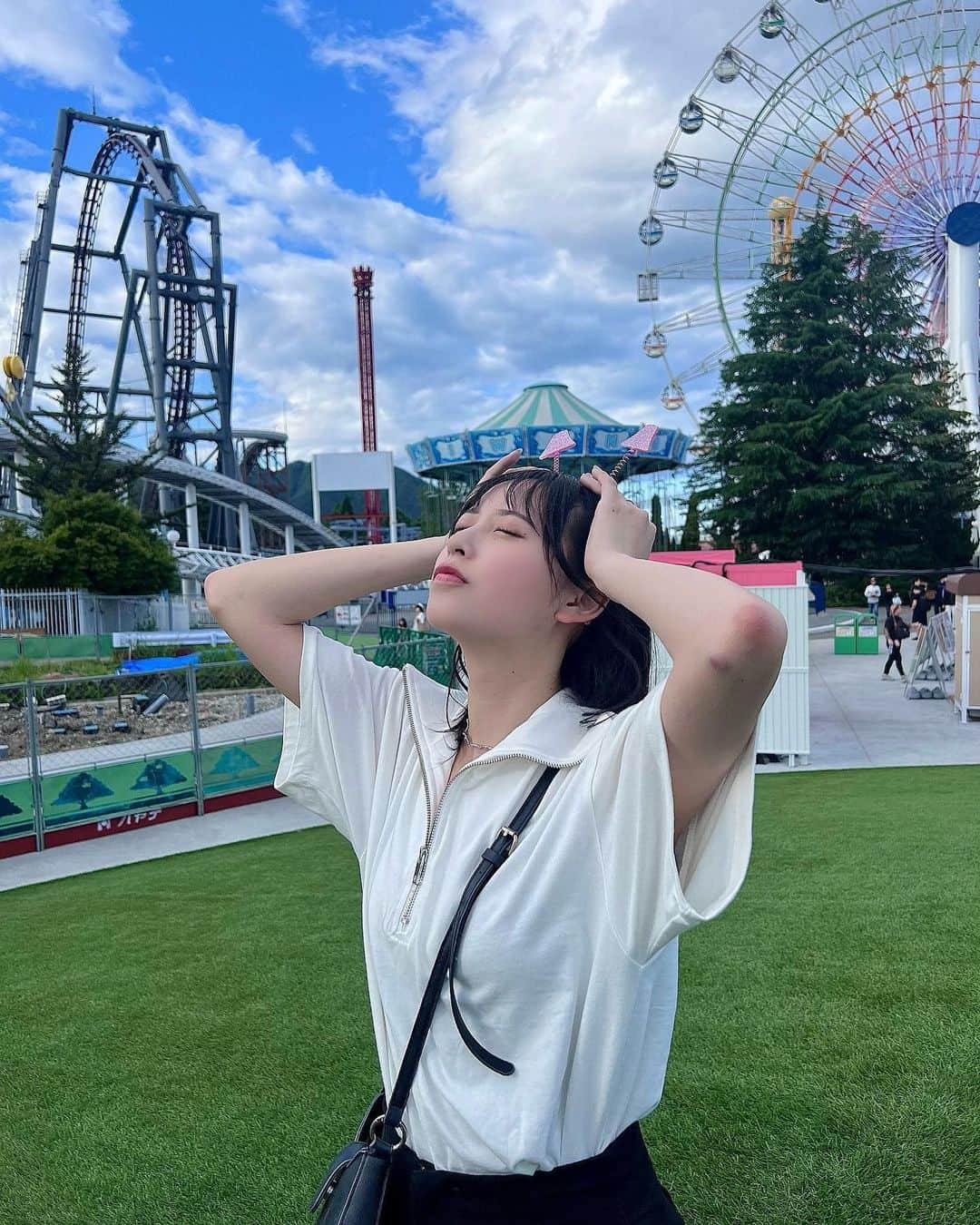 大槻りこさんのインスタグラム写真 - (大槻りこInstagram)「🎢💨  . 初富士Ｑいってきた!!  楽しすぎて喉枯れてなぜか肘にアザできてた)? ZOKKONも乗りに早くまた行きたい𓈒𓏸  . #instagood #fyp #foryou #selfie  #富士急ハイランド #outfit #epine」8月26日 20時30分 - riko_ohtsuki