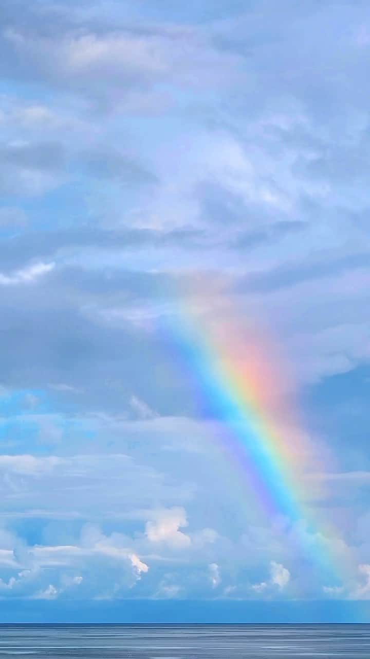 Syuuichi Yamadaのインスタグラム：「🎥 @yama_ok5  今日は朝きれいな虹が見れた🌈✨ 📷 Nikon Z7II 70-200/2.8S @nikonjp  📍 Okinawa Island #沖縄#okinawa#오키나와#海#夏#沖縄旅行#虹 #rainbow#visitokinawa#beokinawa #JTAokinawa#visitjapanjp#nikoncreators」