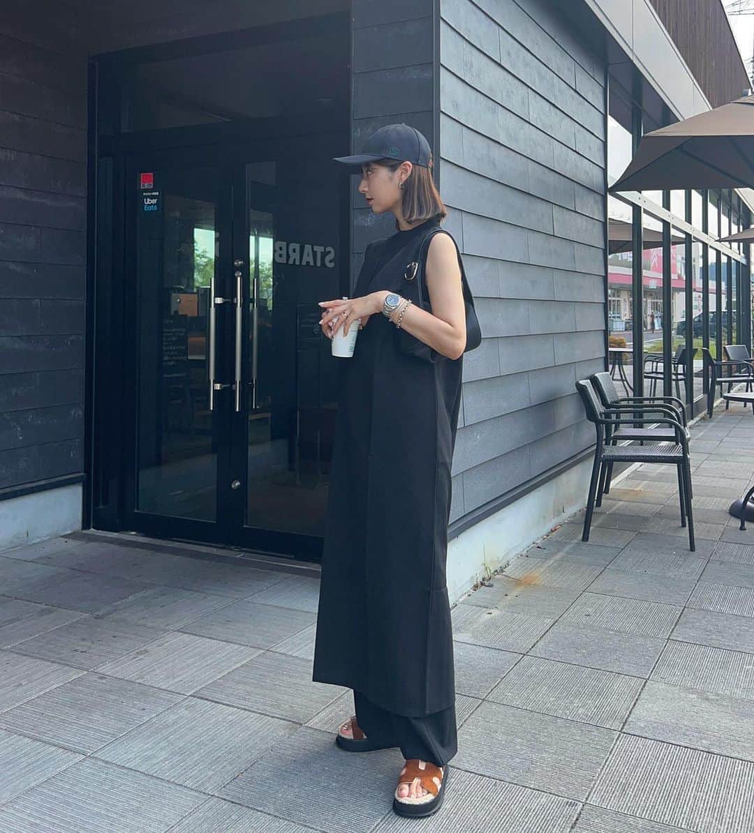 青野未来 / MikuAonoのインスタグラム：「🖤☕️🖤  #ootd op @classicalelf_official  bag @cafune.official  cap @gucci  sandal @amely__official  . . #classicalelf #クラシカルエルフ#エルフコーデ#タイアップ#関西ママ#ママコーデ#zozotown#zozo#zozotown購入品」