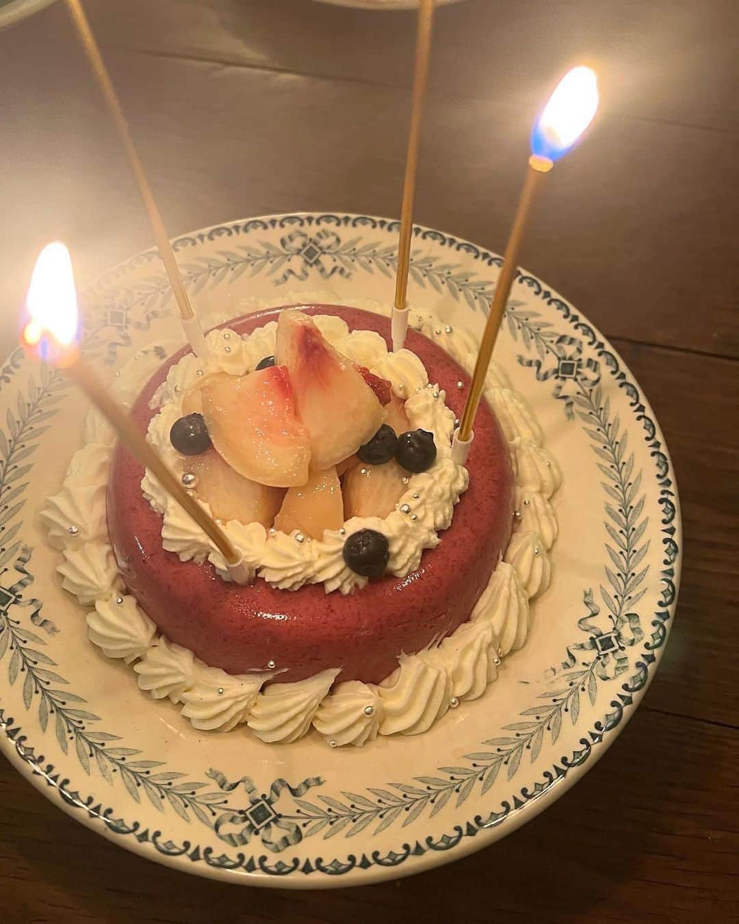 上西星来のインスタグラム：「Thank you for the birthday dinner and cake🎂 @ayakaiwasa ♡  人間性やセンス、仕事への情熱などなど.... 大尊敬するお二方と幸せな誕生日会🎂 @ayakaiwasa  @torippina」