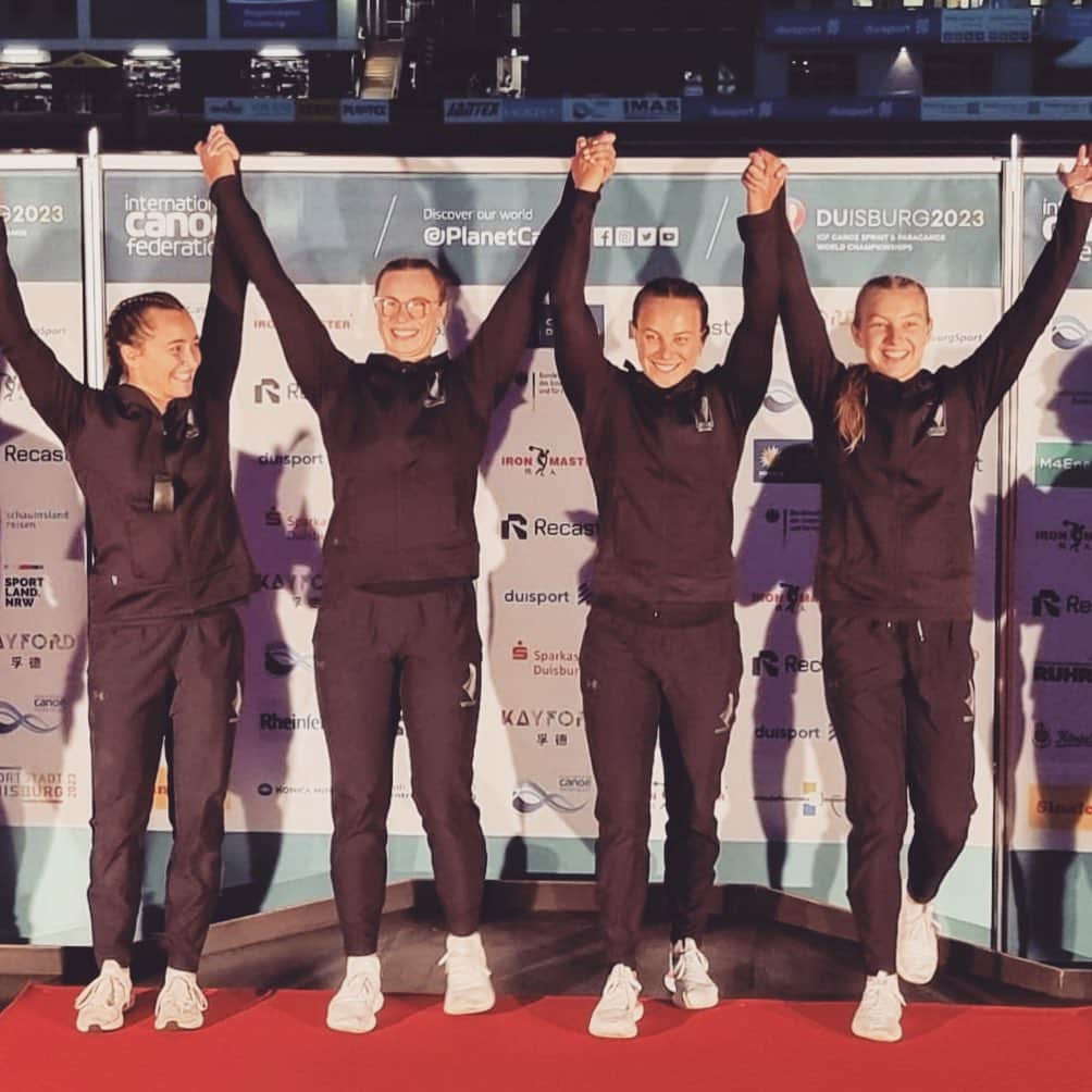 リサ・キャリントンのインスタグラム：「This win with these wahine means the WORLD!  What an honour to be part of NZ’s first ever winning Women’s K4 500m team at a World Champs 🌎🏆  Roll on @paris2024 - we’re coming!  #paddletoparis #icfsprint #worldchampionships」