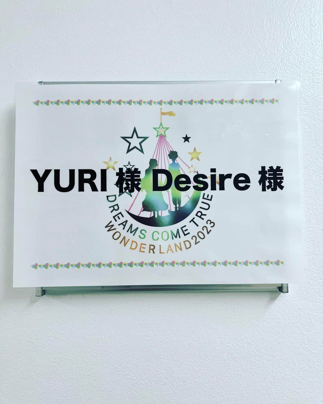 YURIさんのインスタグラム写真 - (YURIInstagram)「もう直ぐ始まるよー🙌🏻  デザレと楽屋で女子トーク炸裂してたら バンマス武藤さんが加わり 本番へ向けて整いました😆  福岡PAYPAYドーム ワンダーランド 最終日 きっと昨日に負けないくらい 暑くて熱い夜になるだろね✨  💫🎤⭐️  #dreamscometrue」8月26日 16時12分 - divafreshyuri