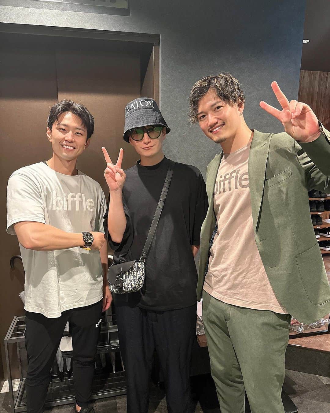 井深克彦のインスタグラム：「. 僕がお世話になっている パーソナルトレーニングジム @nexus.personalgym   5周年を記念して 1日限定CAFEをOPENしたので お邪魔してきました☕️  いつもトレーニングを 担当してくれてる たじまさん　@t_ss23  そしてお馴染み 長谷川さん　@nexus_toshi   その他店舗のトレーナーさん方 イケメンマッチョたちによる 筋肉カフェと化してました🏋️  長谷川さんに お久しぶりに会えたんだけど 相変わらずイケメンでした✌️ さすが某番組イケメンコーナー 優勝者ですね🥹🐈🚢  プロテインスムージーや 低糖質のフードもいただきました☺️  引き続きトレーニング よろしくお願いいたします✨  ▼NEXUSさんは 横浜・東京・大阪・福岡に 店舗がありますので エリアにお住まいの皆様是非☺️ 🏃‍♂️ @nexus.personalgym   ▼アパレルも✨ 👕 @biffle_official」