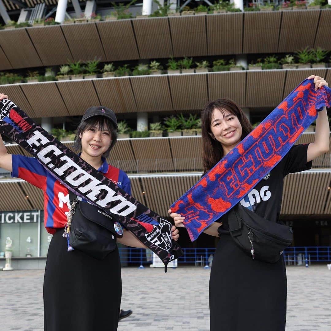 FC東京オフィシャルグッズさんのインスタグラム写真 - (FC東京オフィシャルグッズInstagram)「🔵🔴 #ThisisTOKYO   ⋆͛🤜🏻 🤛🏻⋆͛🔵🔴   @fctokyoofficial  #FC東京 #fctokyo #tokyo」8月26日 16時33分 - fctokyoofficial