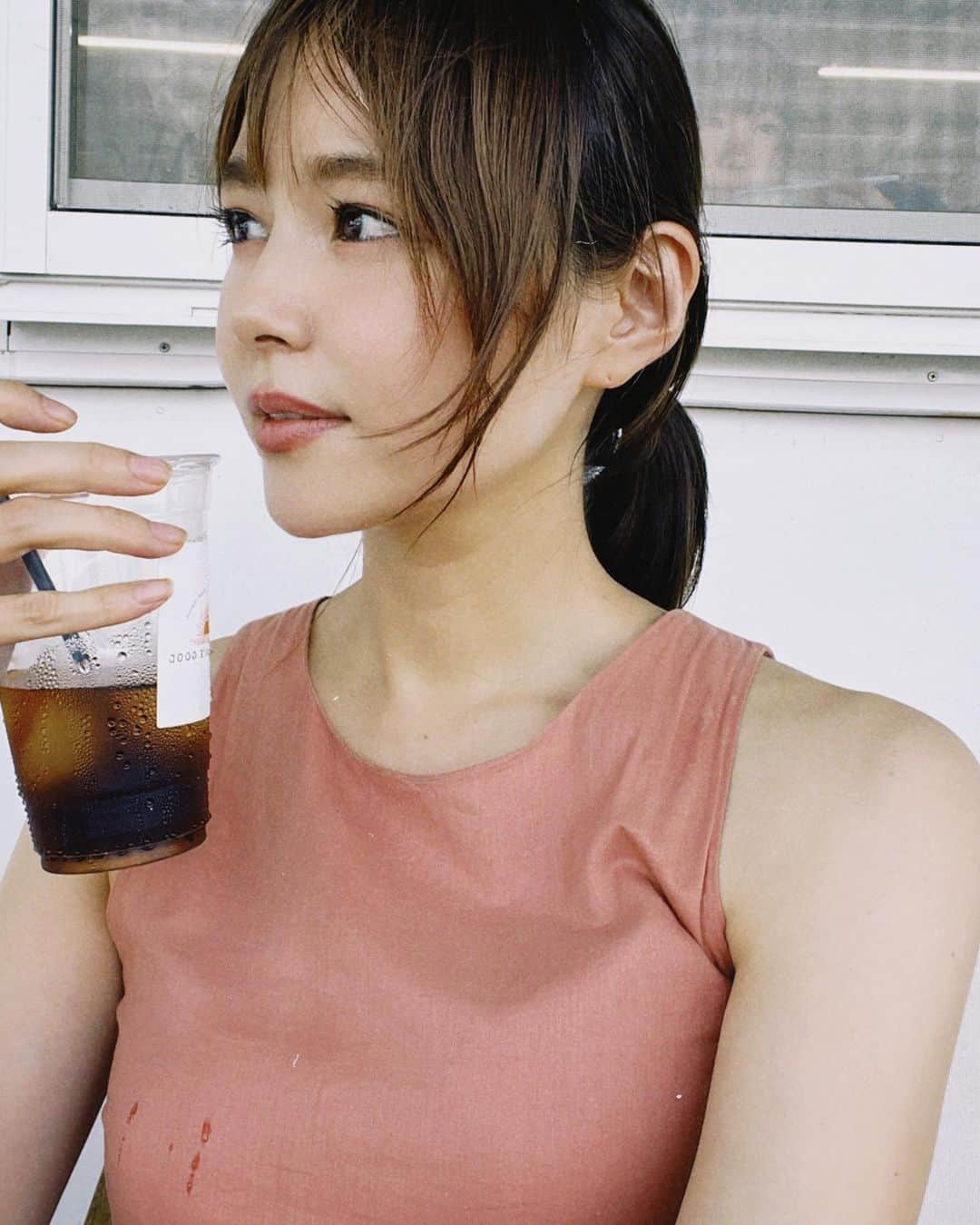 日下部ゆいこさんのインスタグラム写真 - (日下部ゆいこInstagram)「. . 牛乳を大量にぶちまけられ 花火の炭をつけられ 砂をかけられ この手に持っている アイスコーヒーもこぼし(これは自分) お子が何歳になるまで お洒落着は着れないのだろうかと 思う次第です。 . . . #ootd#fashion#ママコーデ#コーデ#男の子ママ#男の子兄弟#5歳#2歳＃ワンピース」8月26日 16時39分 - yuiko_kusakabe