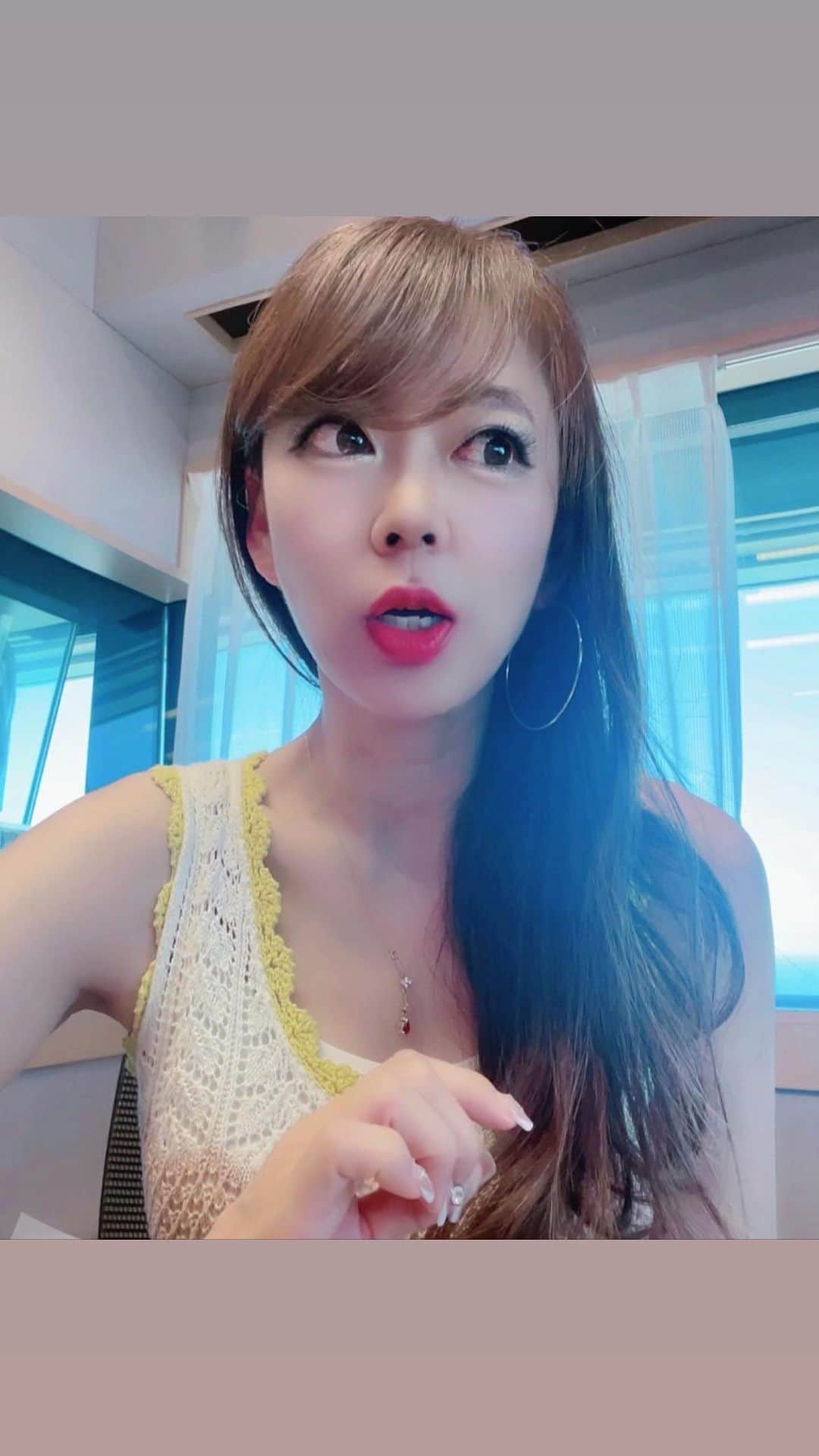 柴田幸子のインスタグラム：「✔︎ニワサチ🐓事情  何の話してんの？？？ て方もいらっしゃると思いますが🤣笑  #アナウンサー #フリーアナウンサー #radio #ラジオ #生放送 #ニワサチ #ニワサチ事情 ・ ・」
