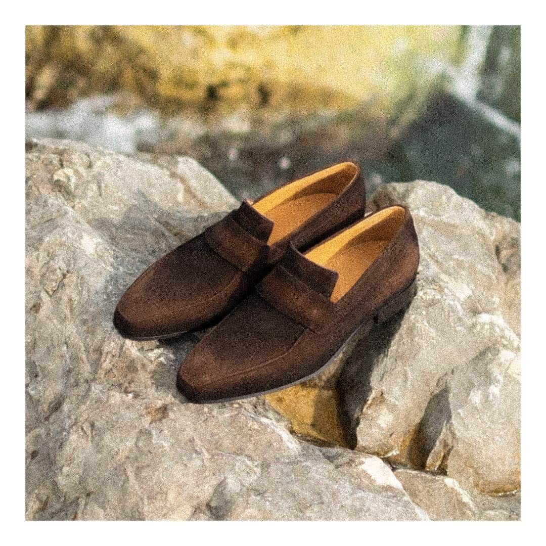 コルテのインスタグラム：「[Summer Loving] Model : Capri Color : Dark Brown  Available in stores and online www.corthay.com #corthay #summershoes」