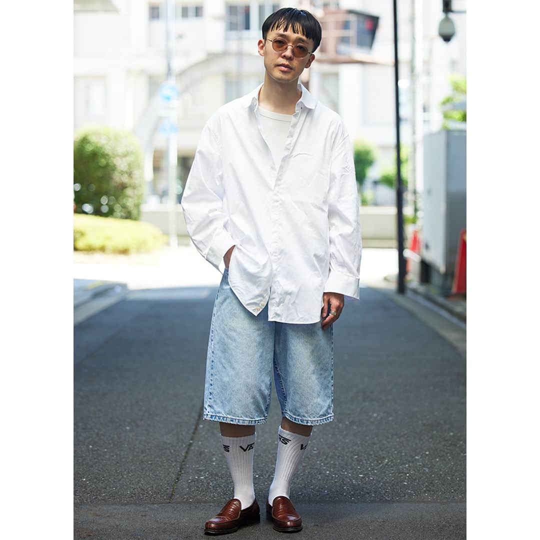 UOMOさんのインスタグラム写真 - (UOMOInstagram)「【夏デニムの正解5選】501®︎からシルバータブまで。「リーバイス」をおしゃれな大人が猛暑でも愛用する理由  レギュラー古着からヴィンテージまで、リーバイスを爽やかにはきこなす男たちのこだわりを見てほしい。  記事の続きはWEB UOMOで▶▶ https://www.webuomo.jp/fashion/321505/  #リーバイス #リーバイス501 #シルバータブ #デニム #uomo #uomo_magazine #webuomo」8月26日 17時00分 - uomo_magazine