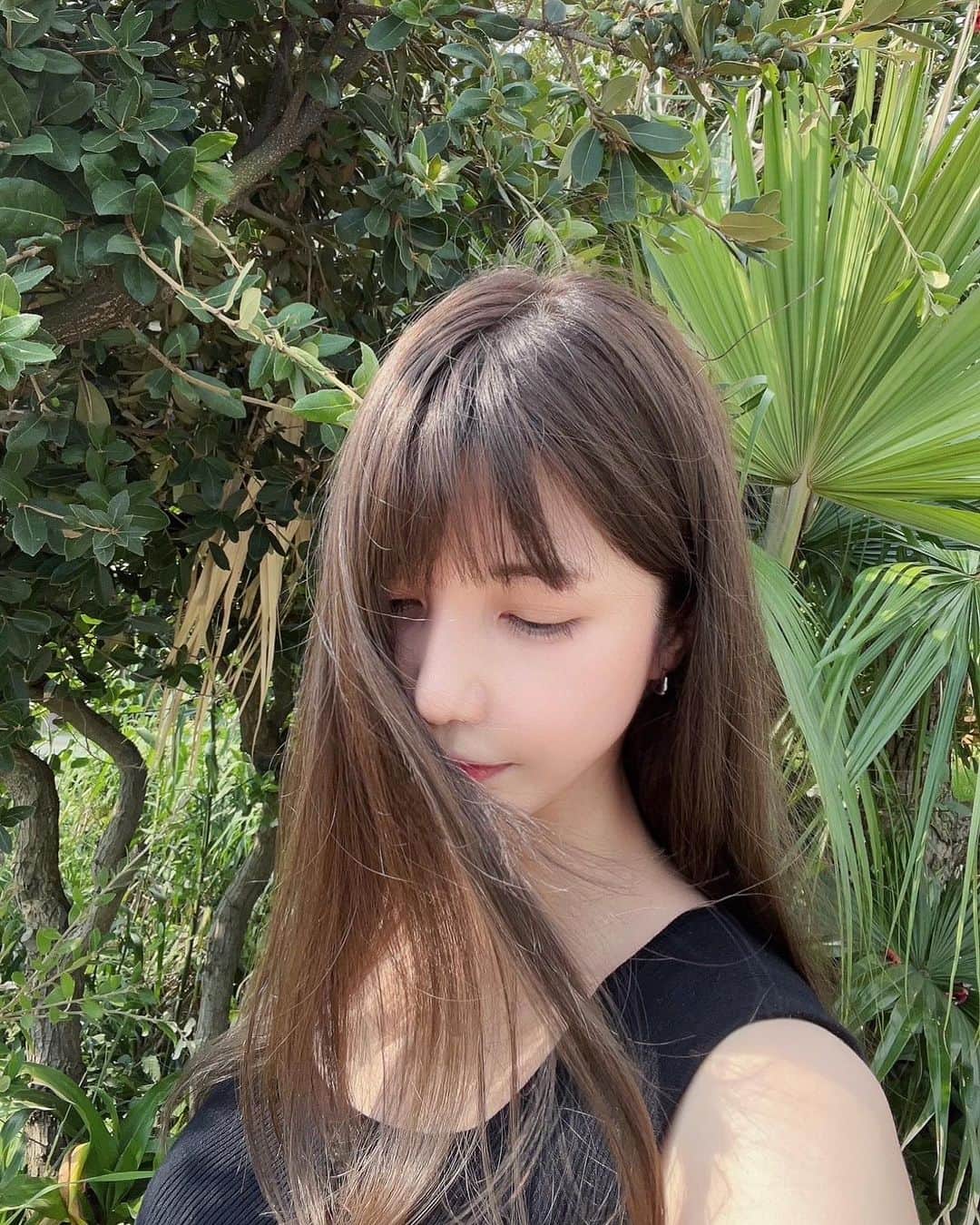 植田せりなのインスタグラム：「糸島で撮った写真🫶 海が綺麗だったなぁ〜☺️🐚 そして、髪がサラサラになって嬉しい🥹」