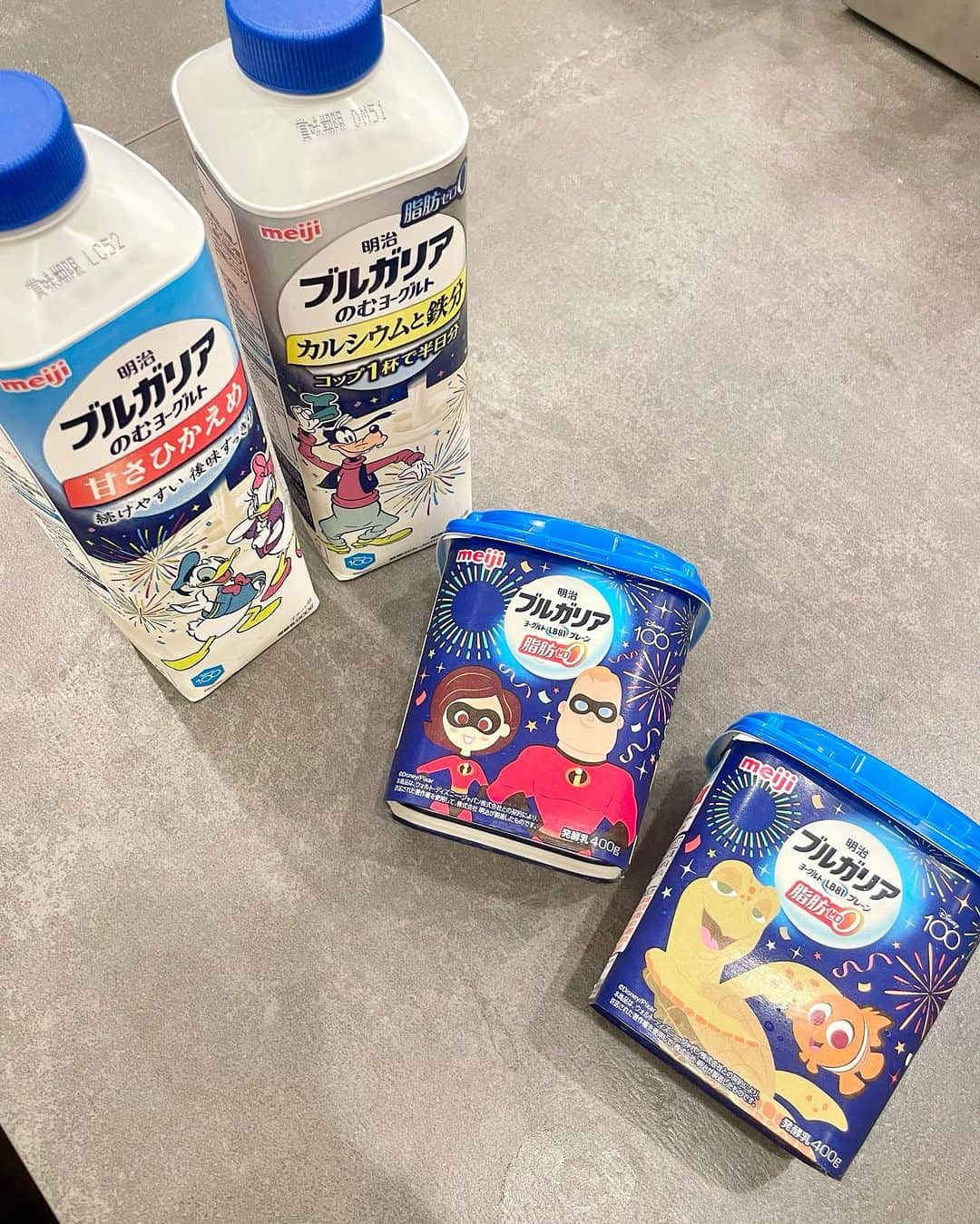 Aoiさんのインスタグラム写真 - (AoiInstagram)「今日も今日とておうちカフェ☕️✨  みんな大好きな明治ブルガリアヨーグルトが 50周年を迎えることを記念して❣️ ディズニーコラボを実施中ということで 新パッケージがより可愛くなってた🥹♡ 色合いも可愛くて色んなキャラクターがいて 全部揃えたくなっちゃうほどでしたが 今回はこのシリーズで気持ちを抑えたよ・・🥹 スーパーやコンビニで見つけてみてね〜〜✨  #明治 #明治ブルガリアヨーグルト #ヨーグルト #pr #ディズニー #ディズニー好き #ディズニーコラボ #推しのディズニーパッケージ」8月26日 17時14分 - aoioa