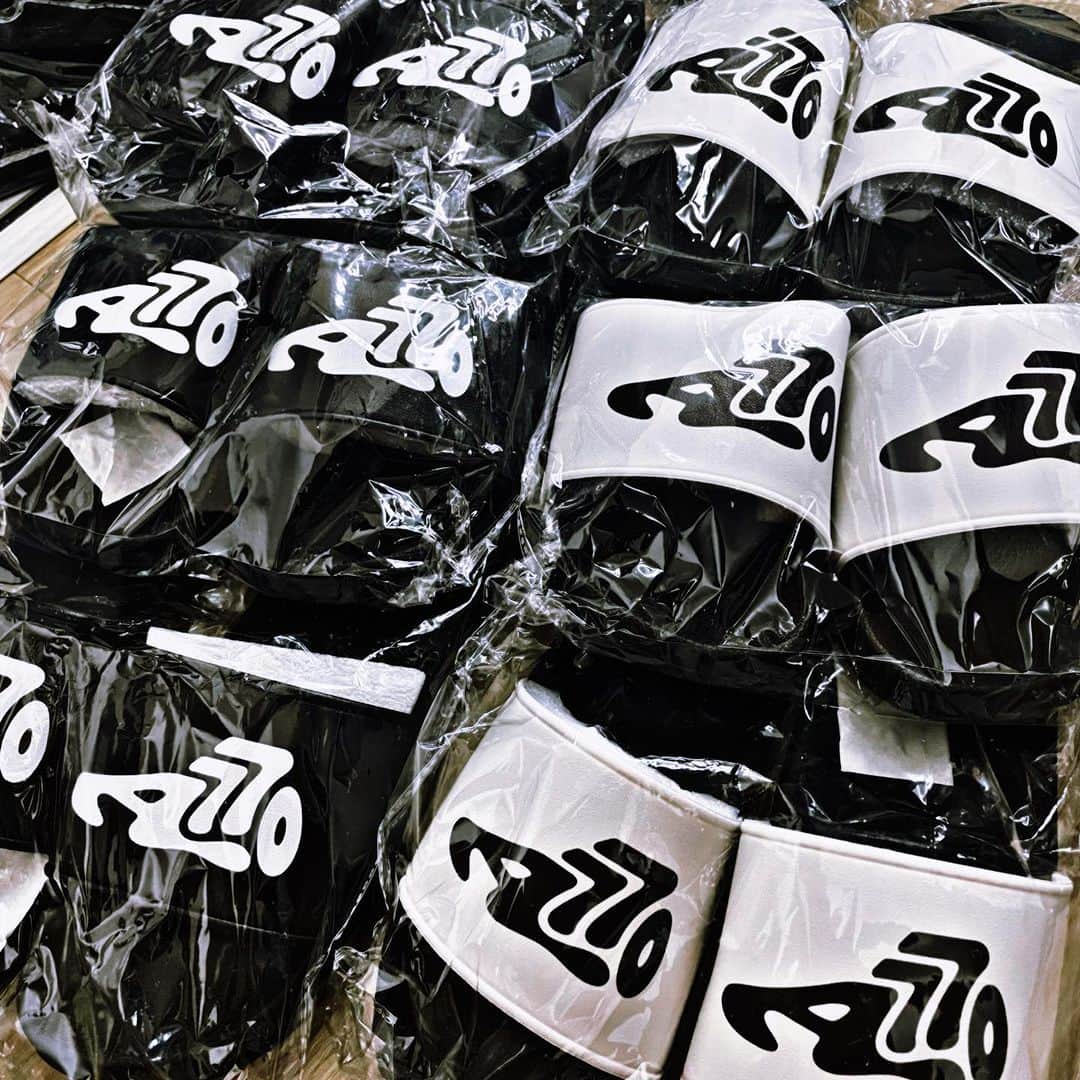 青木太一さんのインスタグラム写真 - (青木太一Instagram)「Restock!!  Logo Shower Sandals black｜white -24.0〜30.0cm  ※ご購入の際は、マイサイズより+1cmUPをオススメします。  🛒：https://www.aokicks.tokyo  #AOKICKS #アオキックス」8月26日 17時30分 - aokicks_jp