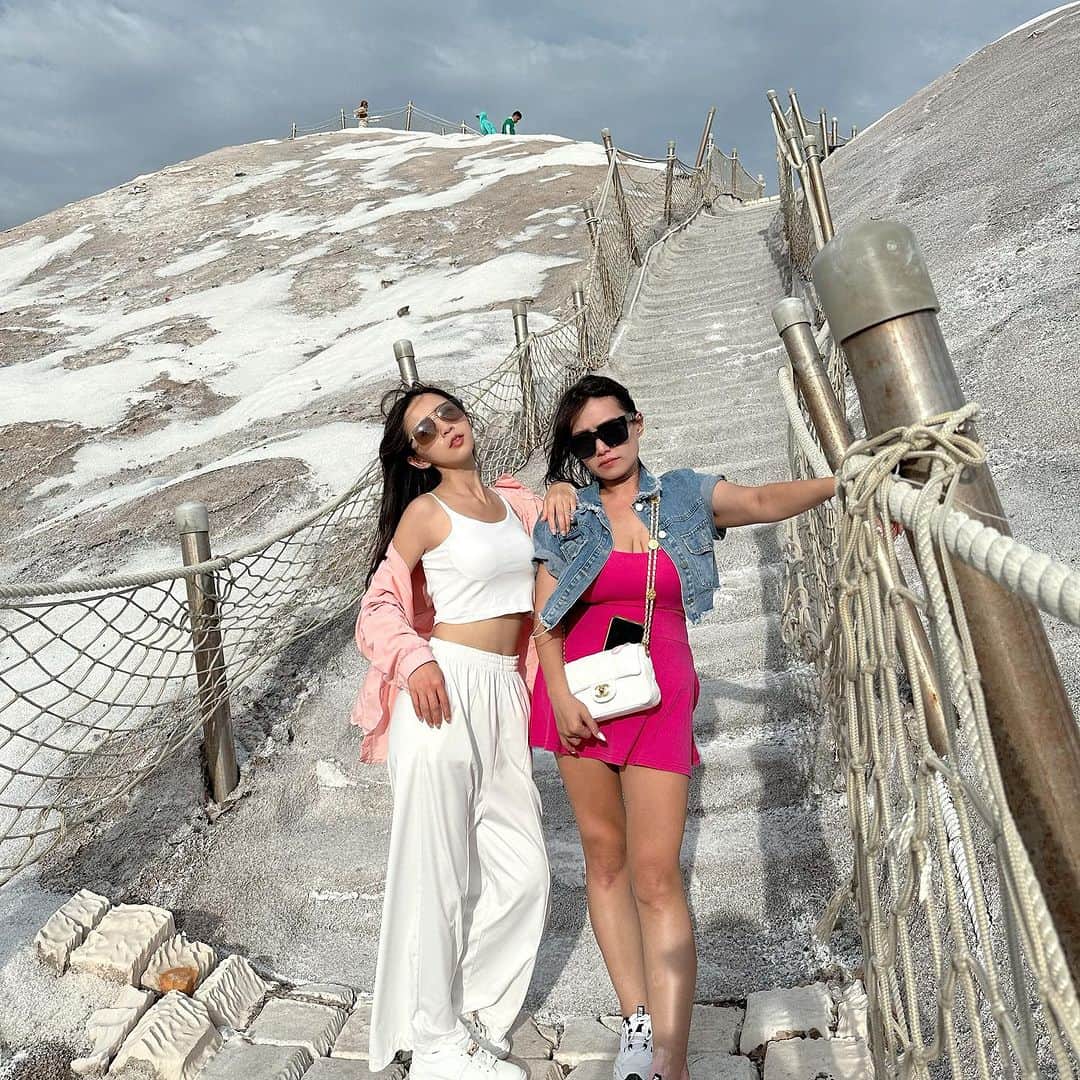 のインスタグラム：「--🇹🇼Taiwan 人生大事なのはものではなくて あなたのそばにいてくれる人だよ ・ ・ ・　 ・ ・ ・  —  #instapic#日本#taiwan#寫真#portrait#사진#taipei#旅行#커피#ポートレート#japanesegirl#写真集#japan#photo_jpn#台湾#섹시#photo#写真部#フォロー#撮影#model#view#girls#tokyo#follow#portraitsedition  人生最寶貴的不是你擁有的物質 而是陪伴在你身邊的人」