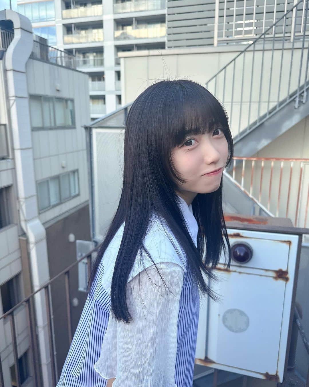 来栖りんのインスタグラム：「毛先ぱっつんにして控えめ姫カットにしてもらいました🪿」